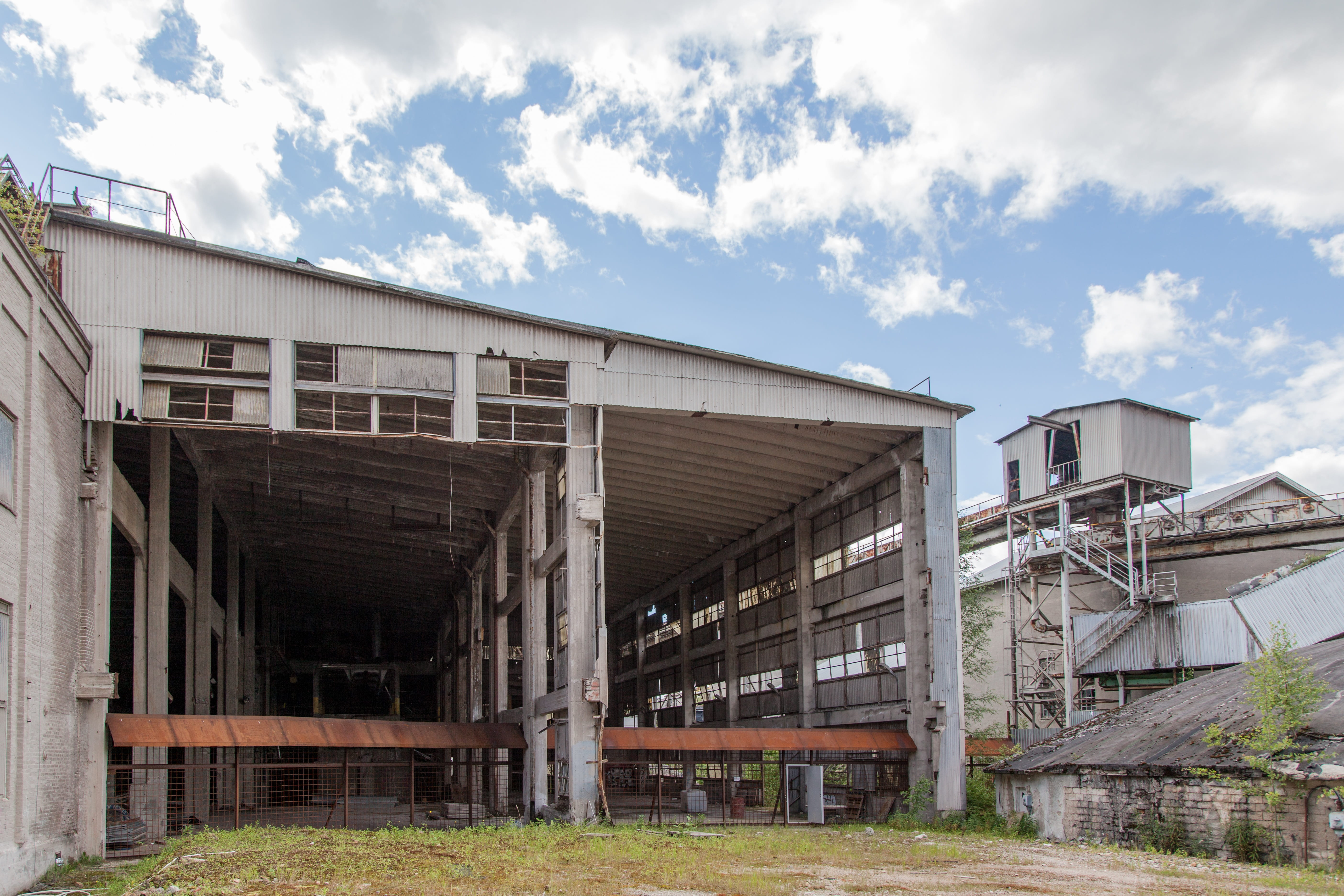 dirty, work, 5K, garbage, gray, day, window, deterioration, metallic, architecture, building, sky, wall, rough, rusty, broken, factory, retro, duct, plant, HD Wallpaper
