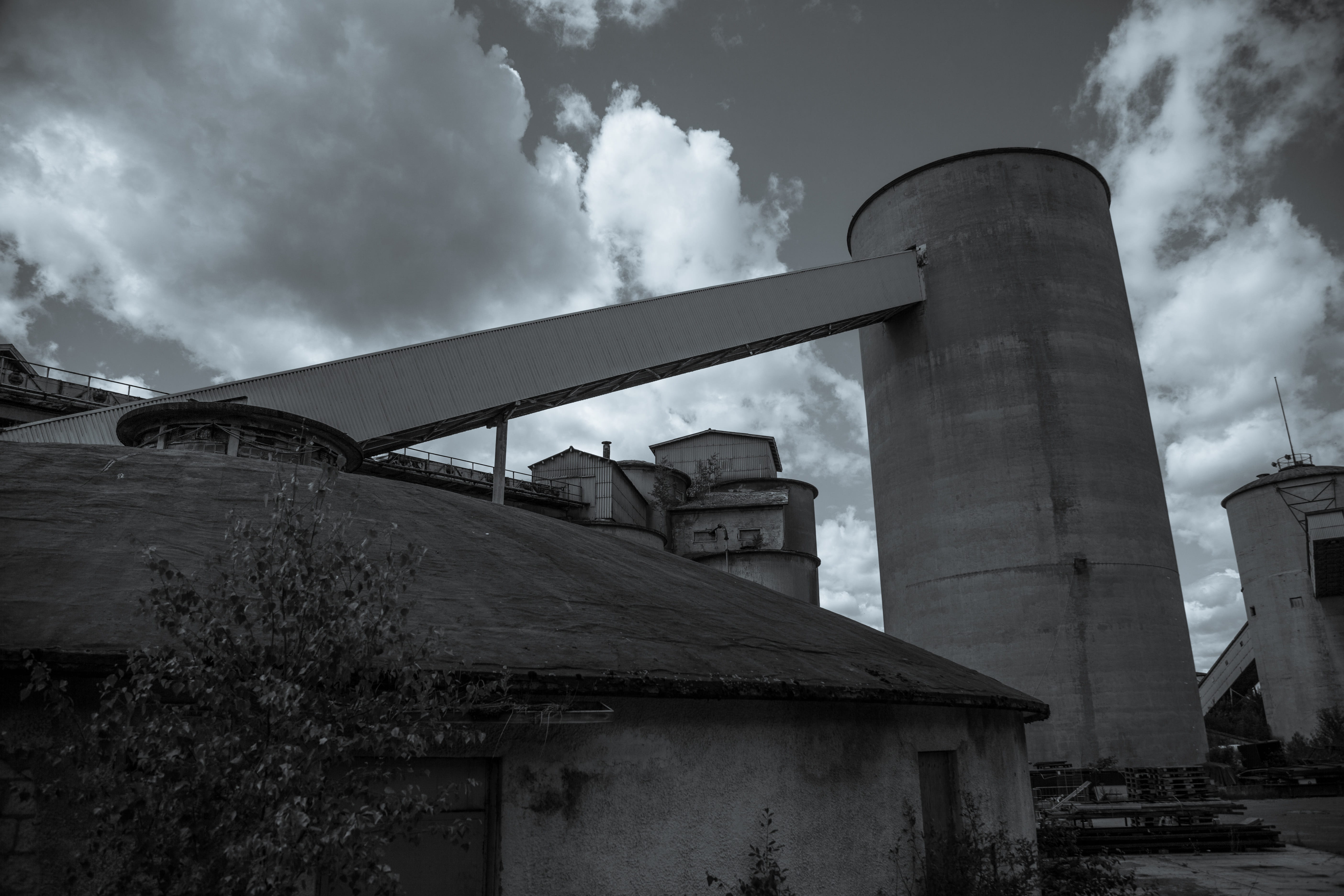 grunge, air pollution, gas, old, nature, building, bridge - man made structure, manufacturing, derelict, corrosion, rusty, air, urban, Black And White, HD Wallpaper
