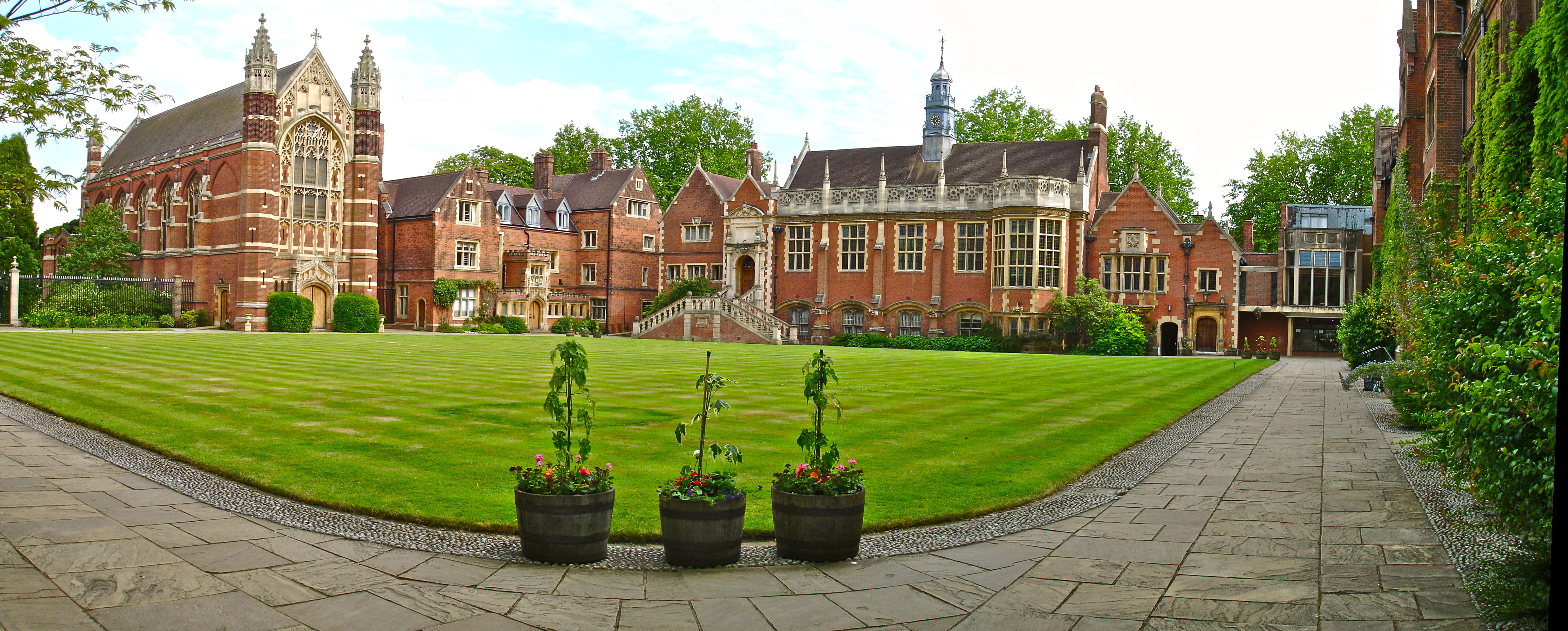 higher education, public domain, building Exterior, city, green color, england, history, tree, hedge, grass, residential district, outdoors, sky, day, footpath, HD Wallpaper