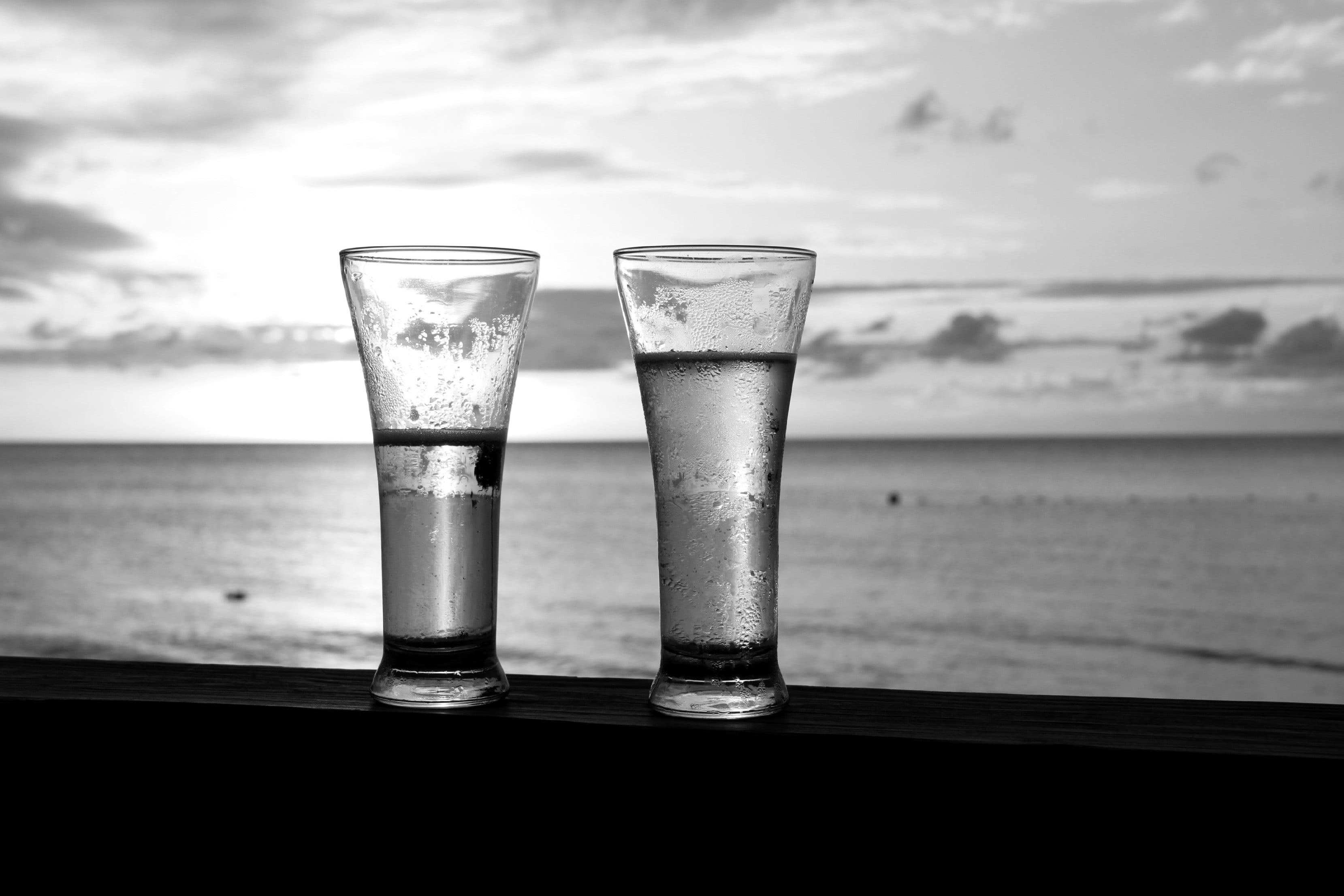 refreshment, holders, 2K, glass, day, household equipment, drink, sky, glass - material, focus on foreground, close-up, glasses, sea, cloud - sky, table, HD Wallpaper