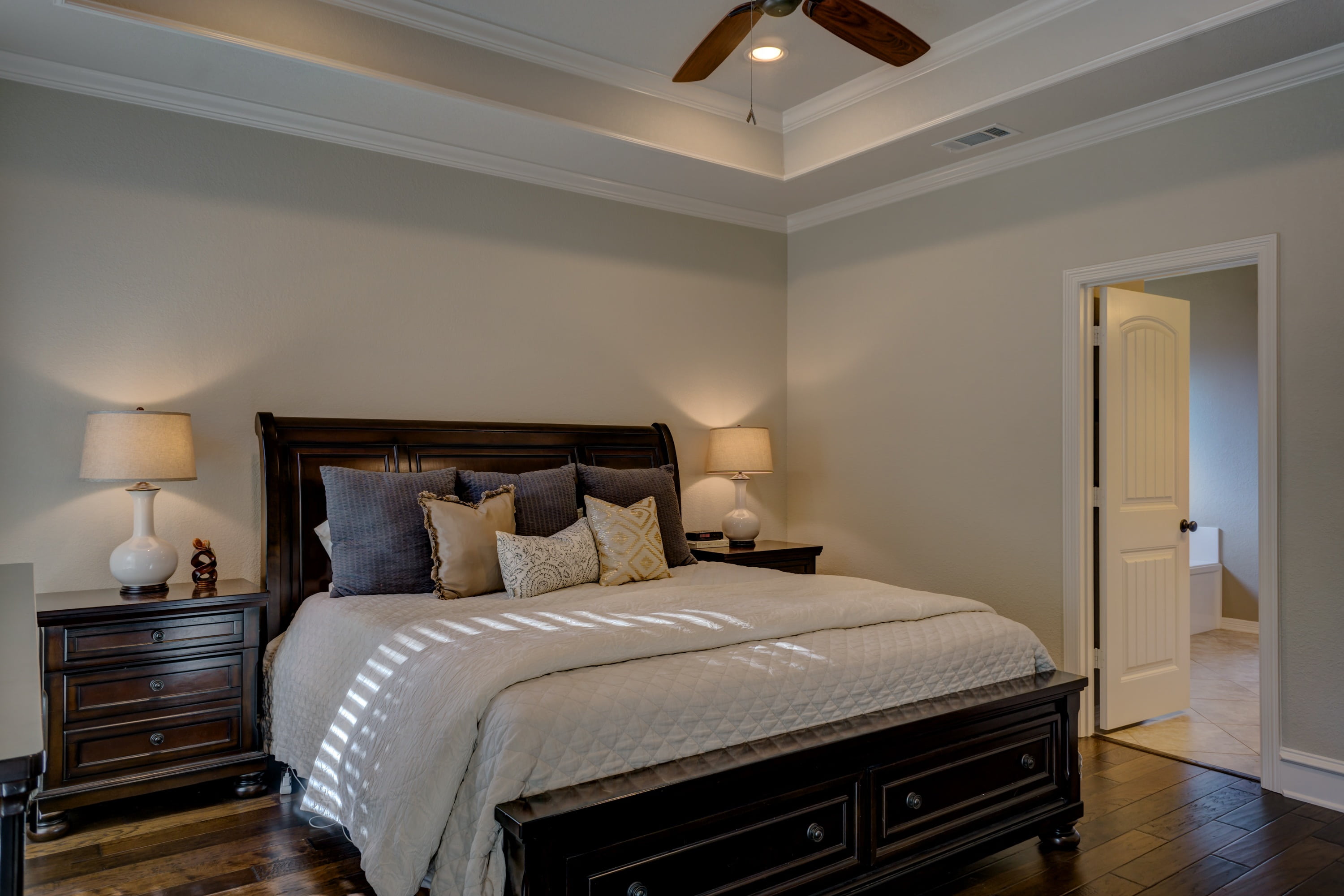home, luxury, domestic room, room, estate, ceiling, indoors, absence, design, domestic life, real estate, interior design, architecture, comfortable, no people, HD Wallpaper