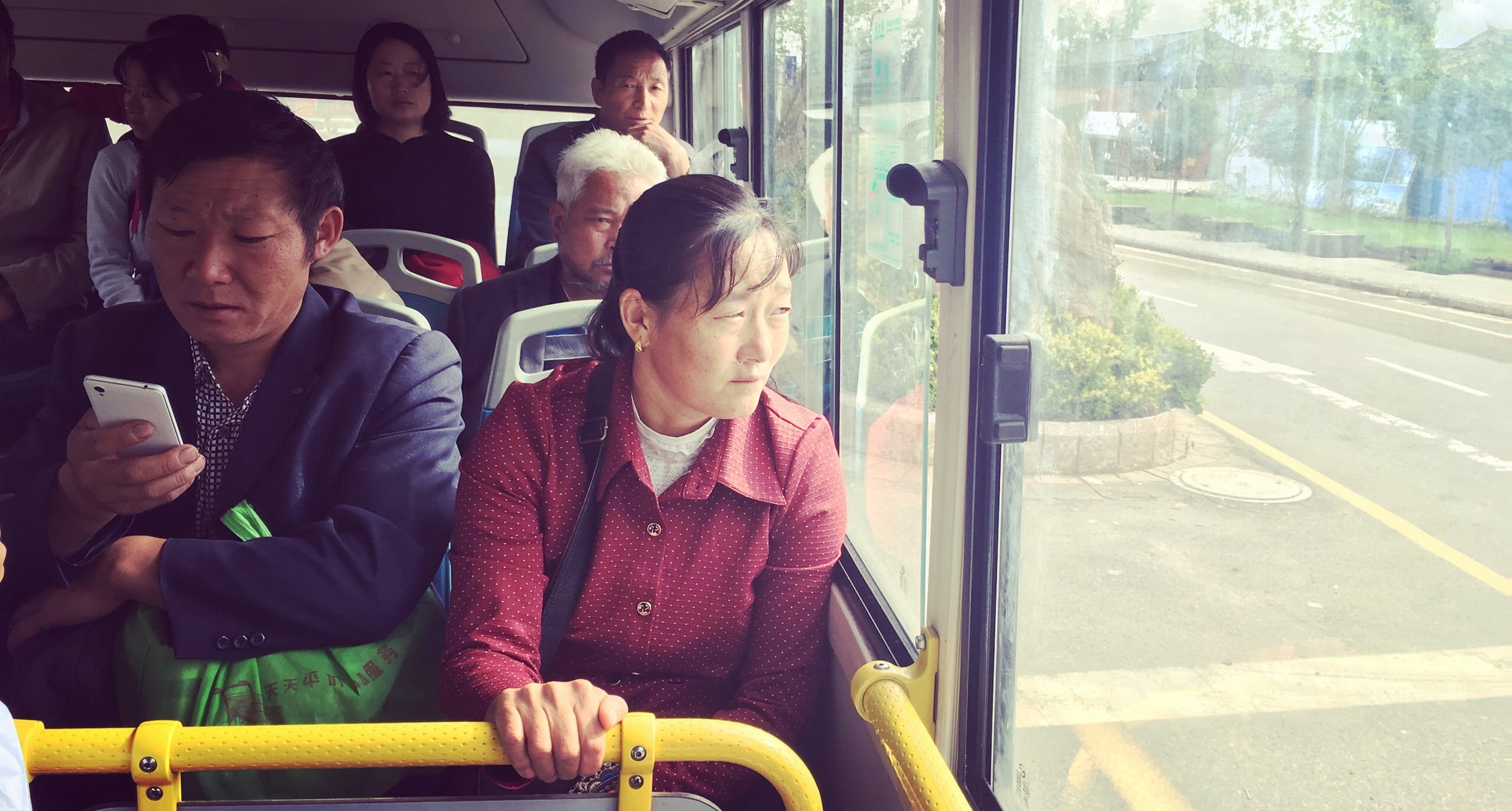 adult, communication, window, mode of transportation, men, wireless technology, people, 2K, train - vehicle, lijiang, transportation, lifestyles, public transportation, HD Wallpaper
