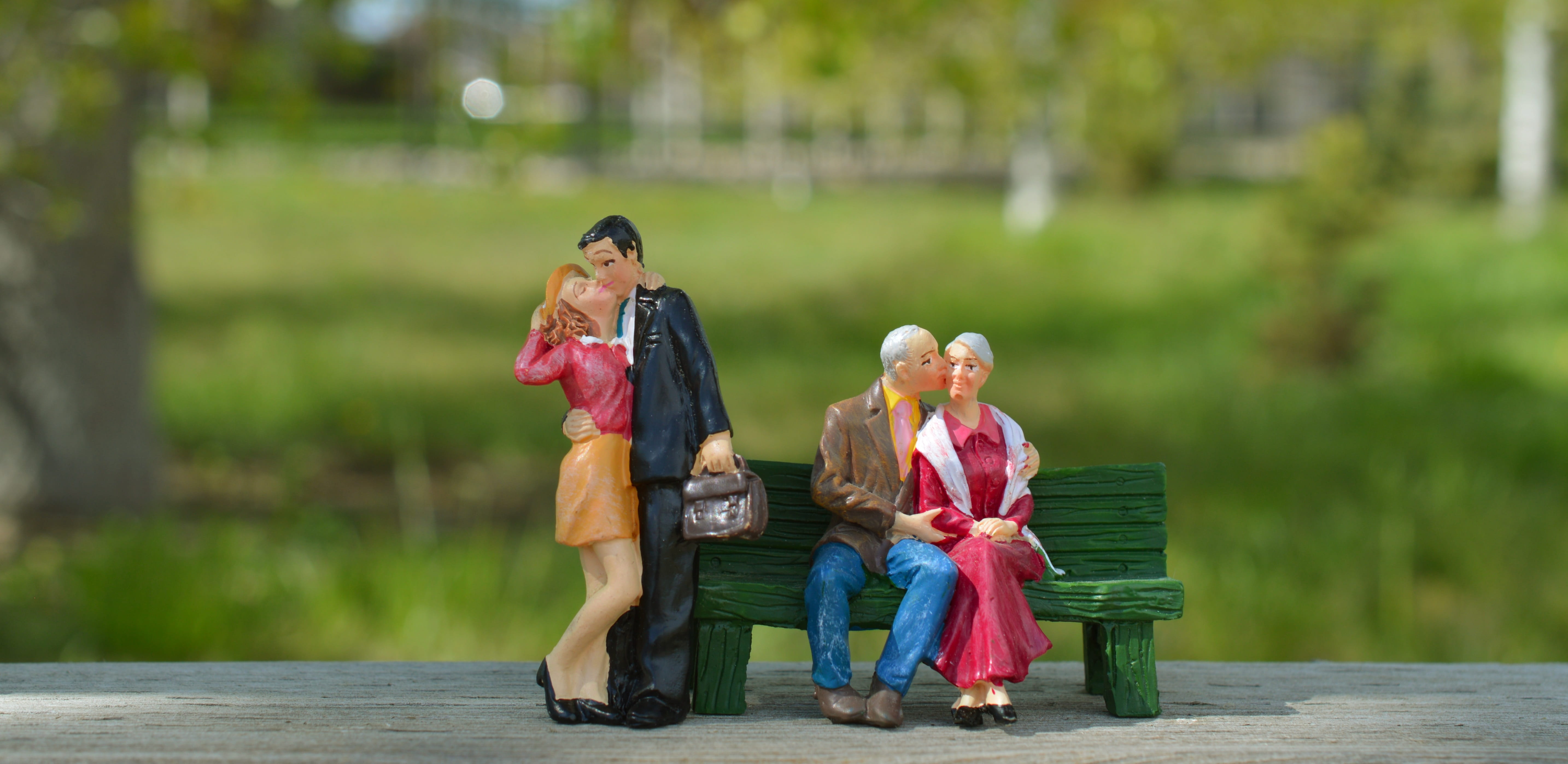 childhood, Romance, happy, kiss, bench, lifestyles, day, couples kissing, women, emotion, sitting, casual clothing, man, outdoors, real people, Couples, HD Wallpaper