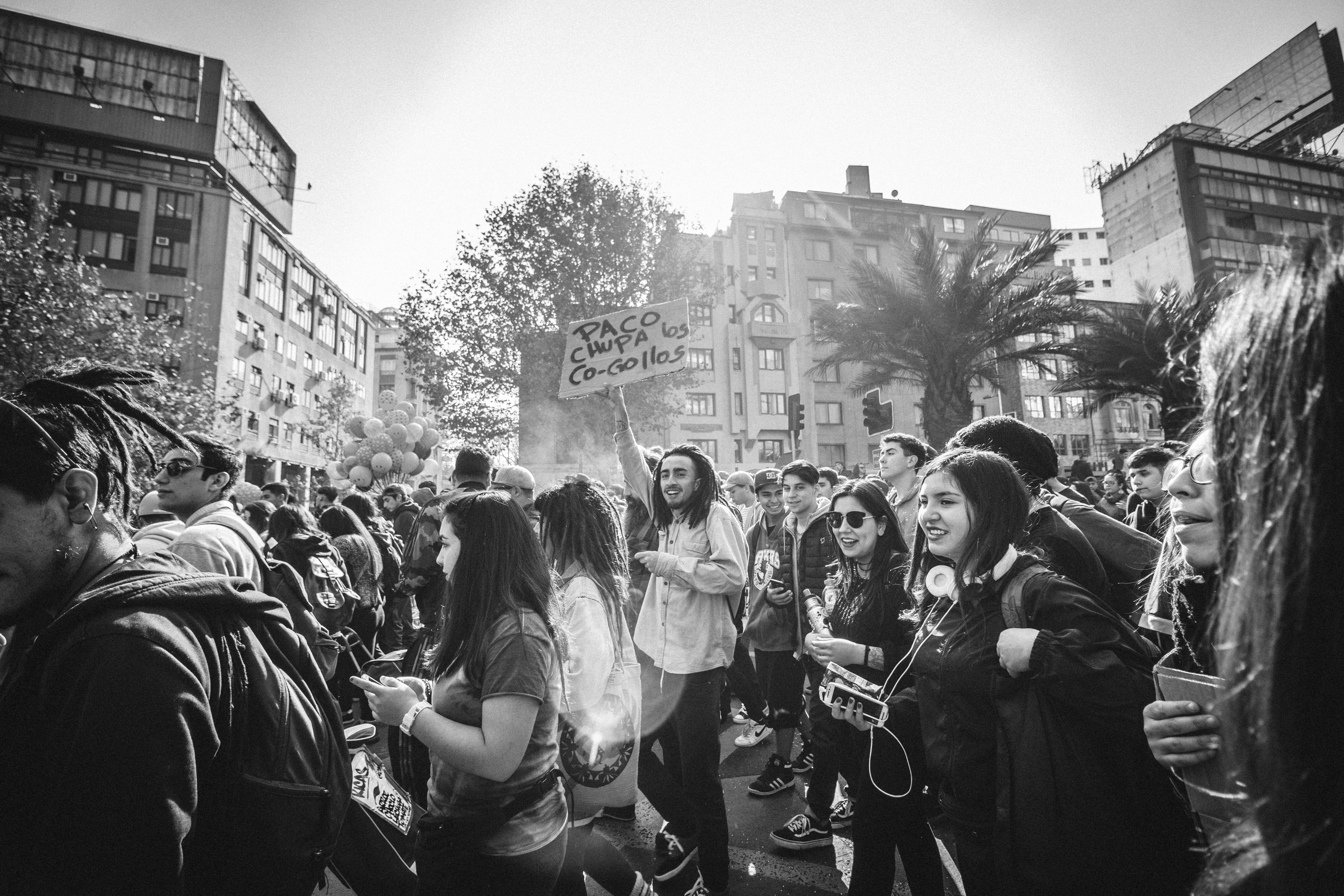 black and white, group of people, 5K, latina, group, real people, building exterior, march, large group of people, togetherness, balloon, city, walking, HD Wallpaper