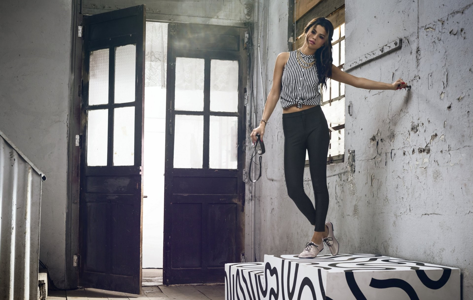 celebrity, standing, 1080P, Selena Gomez, women, HD Wallpaper