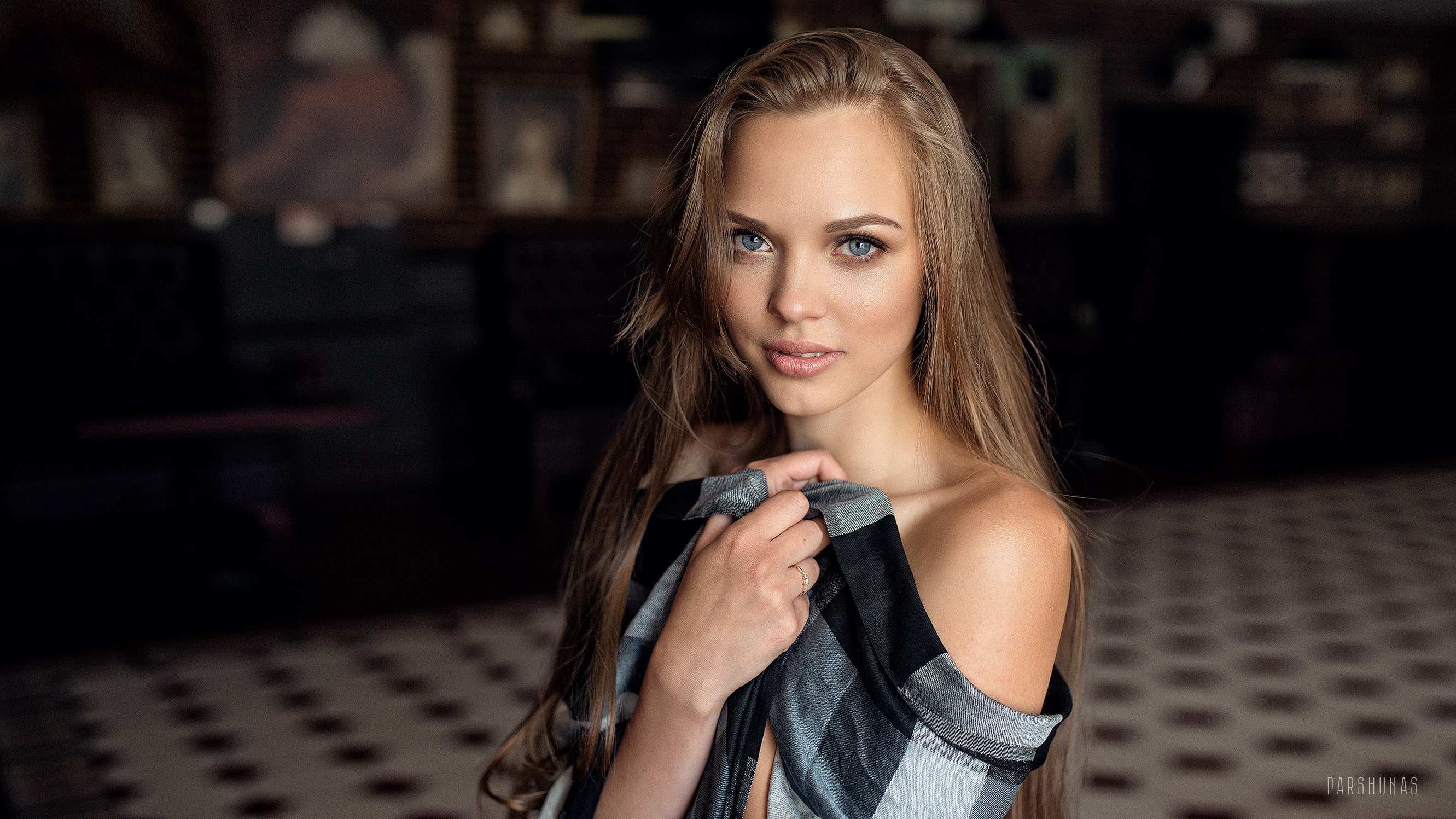 straight hair, beauty, indoors, looking at camera, young women, depth of field, looking at viewer, hair, long hair, blue eyes, plaid shirt, contemplation, HD Wallpaper