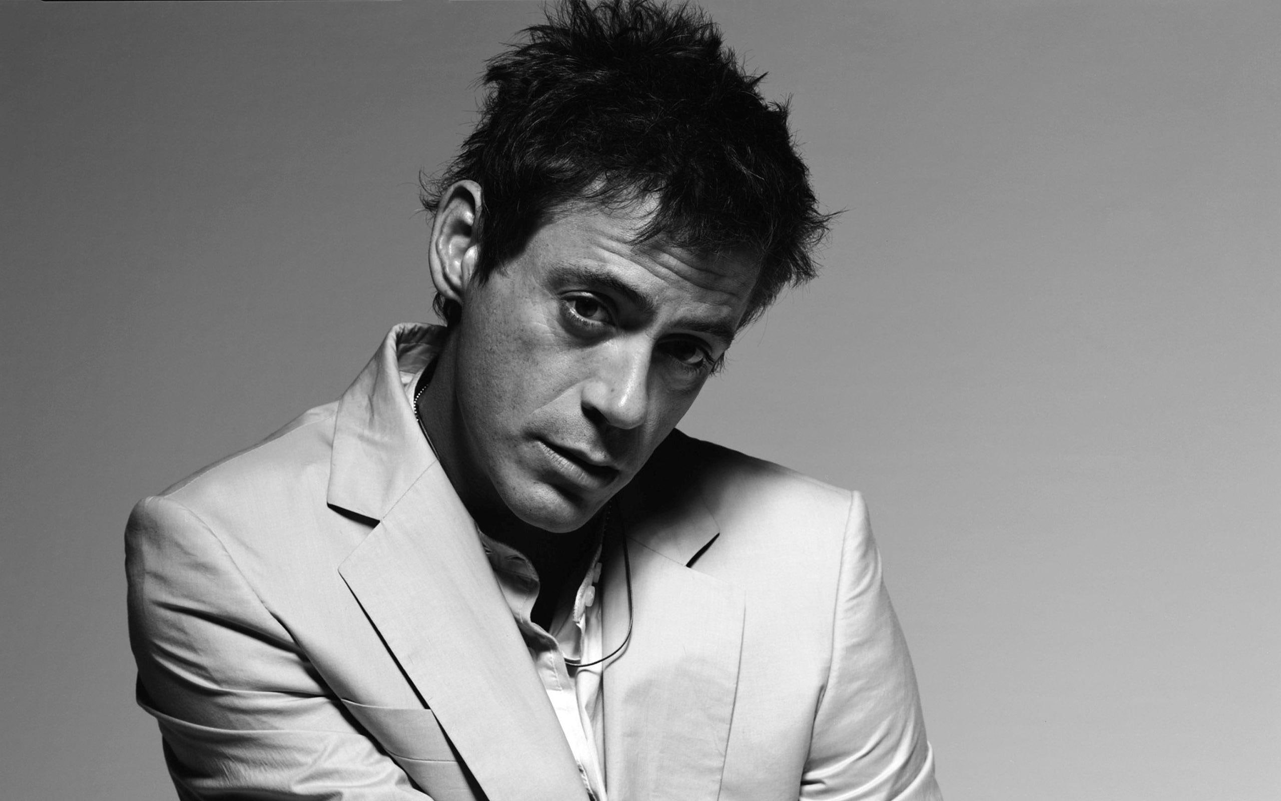 s, 2K, 2560x1600, jr, white, downey, male celebrities, robert, jacket, suit, men, robert downey jr., HD Wallpaper