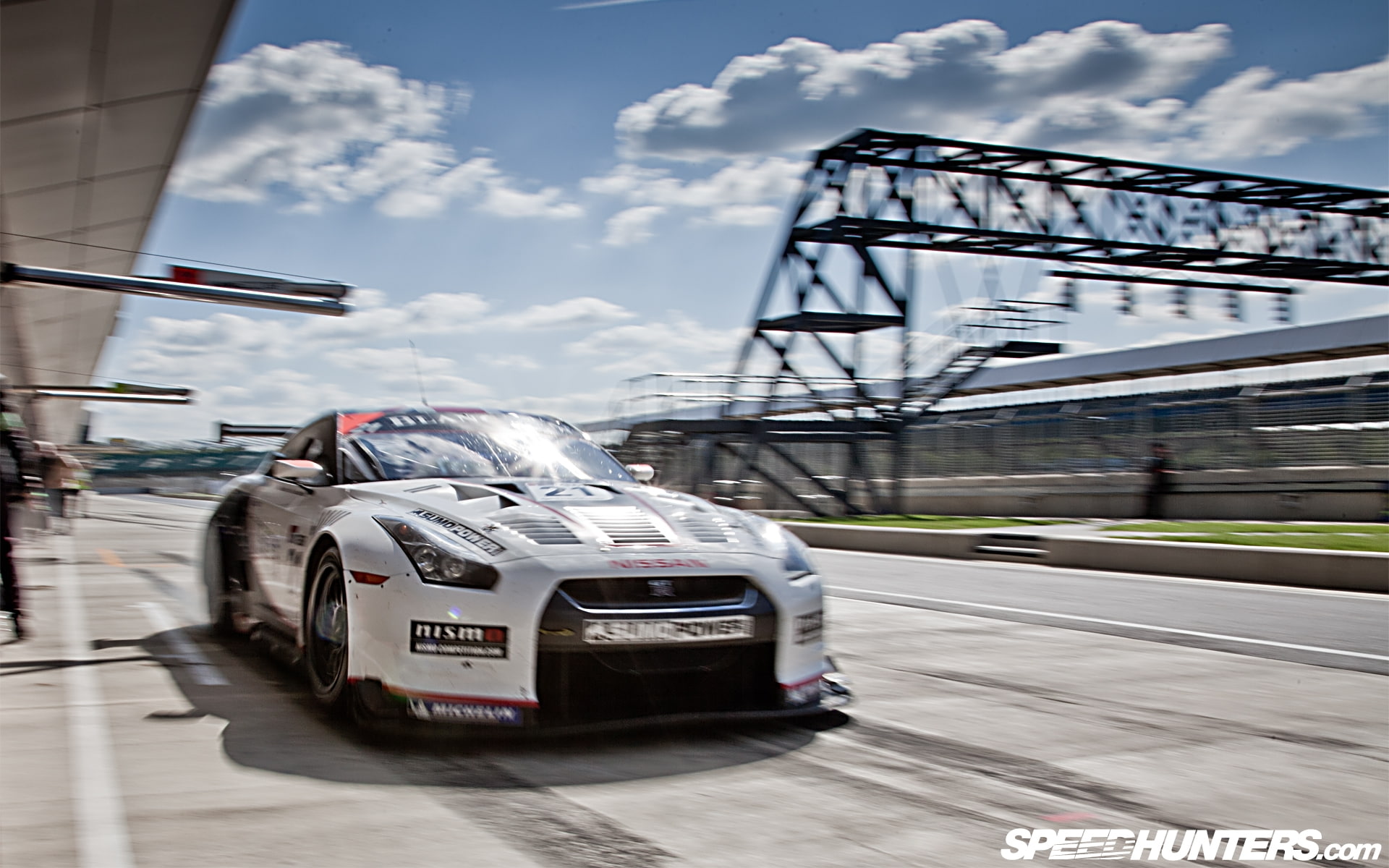 gtr, skyline, stop, track, white, 1080P, race, nissan, hd, black, car, pit, cars, sports, HD Wallpaper