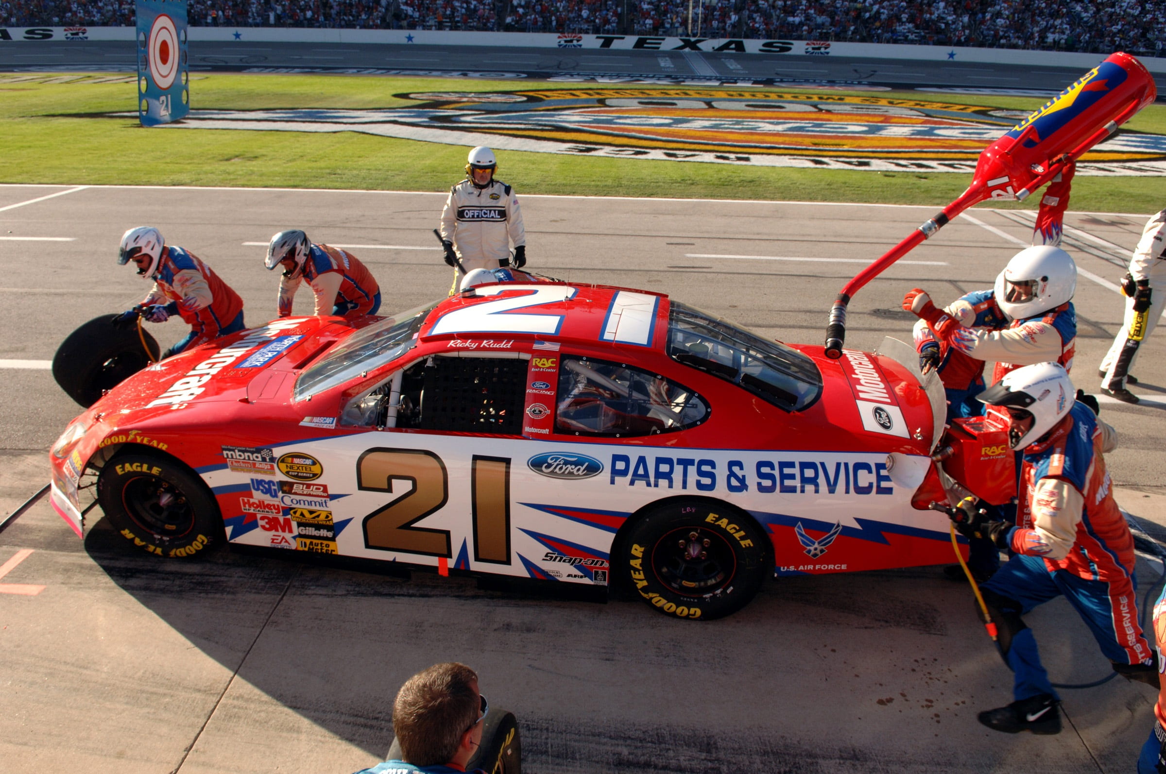 sports race, men, sport, engine, males, track, sports, auto racing, group, car, headwear, nascar, drive, occupation, tires, incidental people, real people, HD Wallpaper