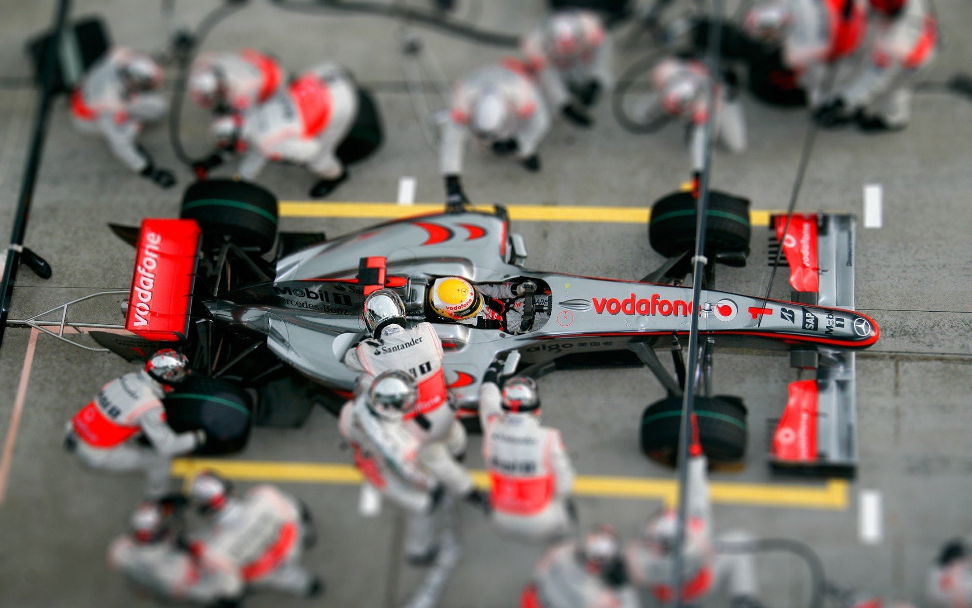 Formula 1, Tilt Shift, 1080P, car, McLaren Formula 1, Pit stop, HD Wallpaper