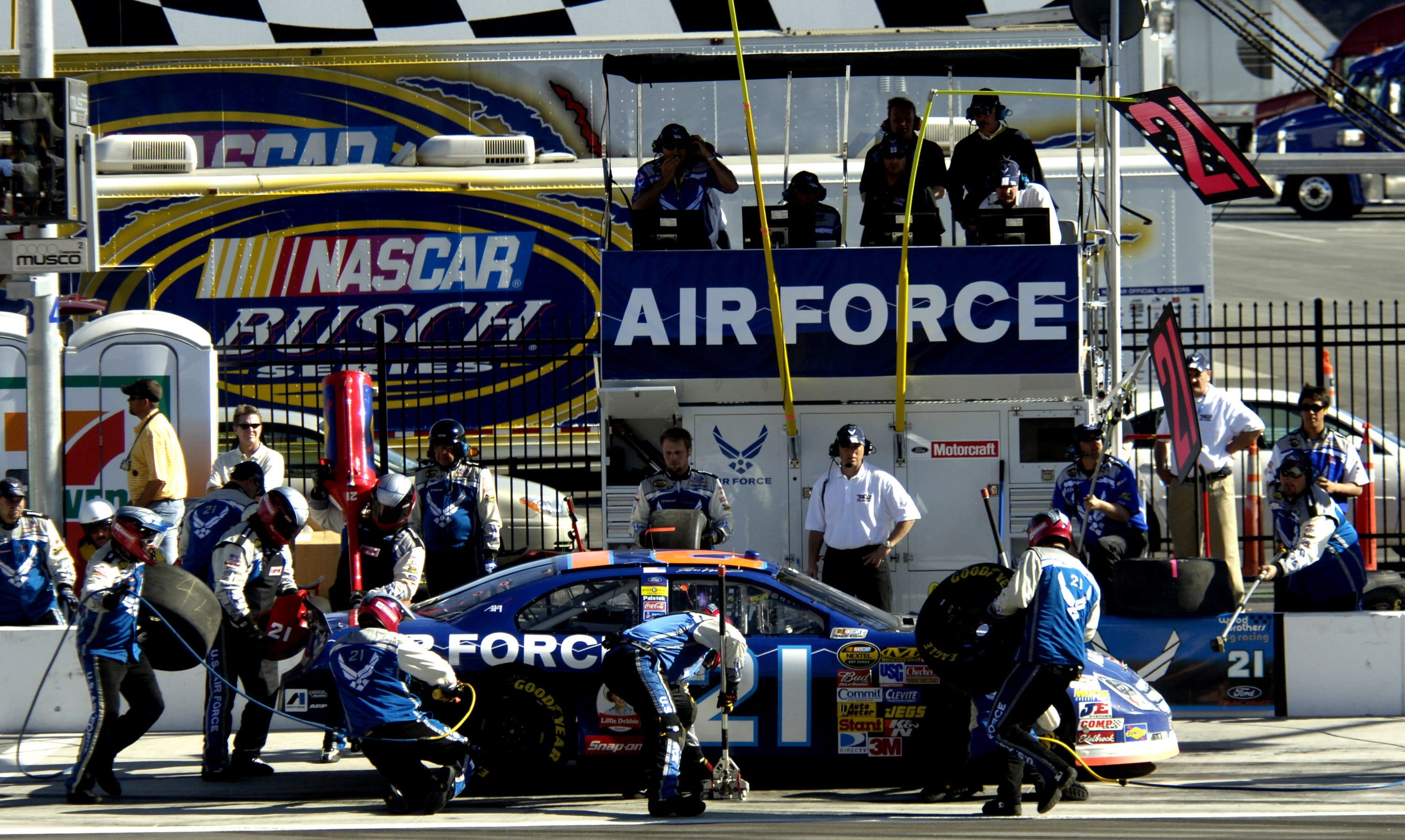 competition, land vehicle, race, nascar, transportation, men, mode of transportation, crew, pit, sport, large group of people, architecture, built structure, HD Wallpaper