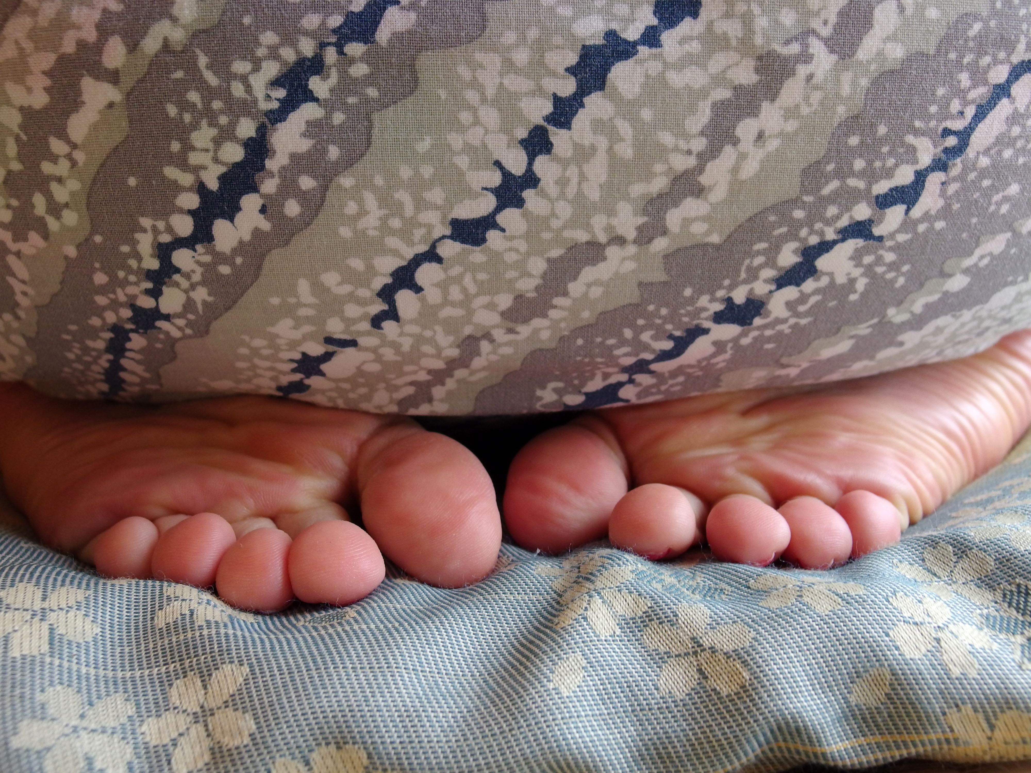 one person, young, body part, babyhood, childhood, barefoot, low section, human hand, hand, human foot, close-up, 4K, feet, real people, baby, bed, innocence, HD Wallpaper