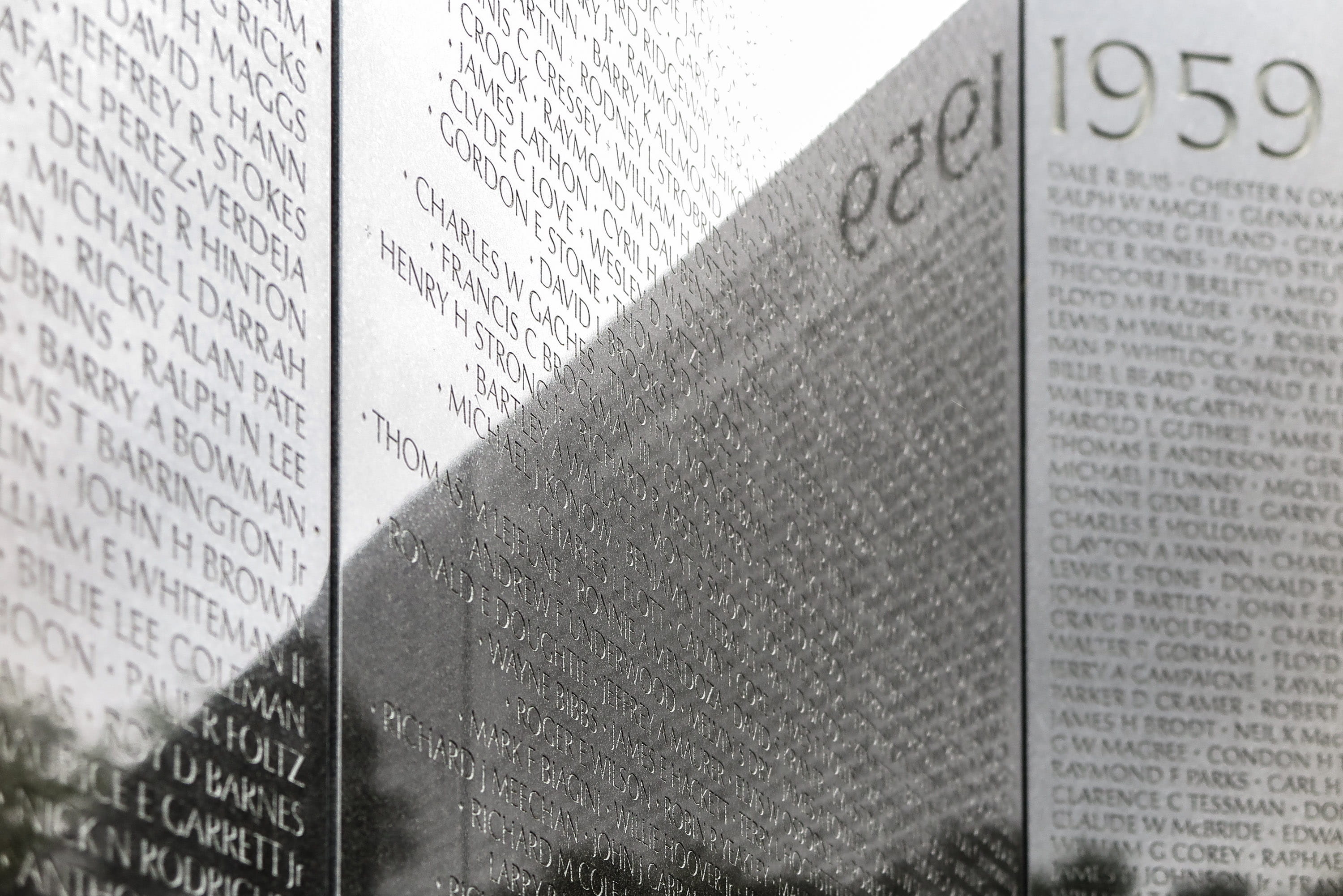 wall, armed, wall - building feature, dc, monument, page, reflection, vietnam memorial, technology, close-up, remembrance, usa, non-western script, capital, HD Wallpaper