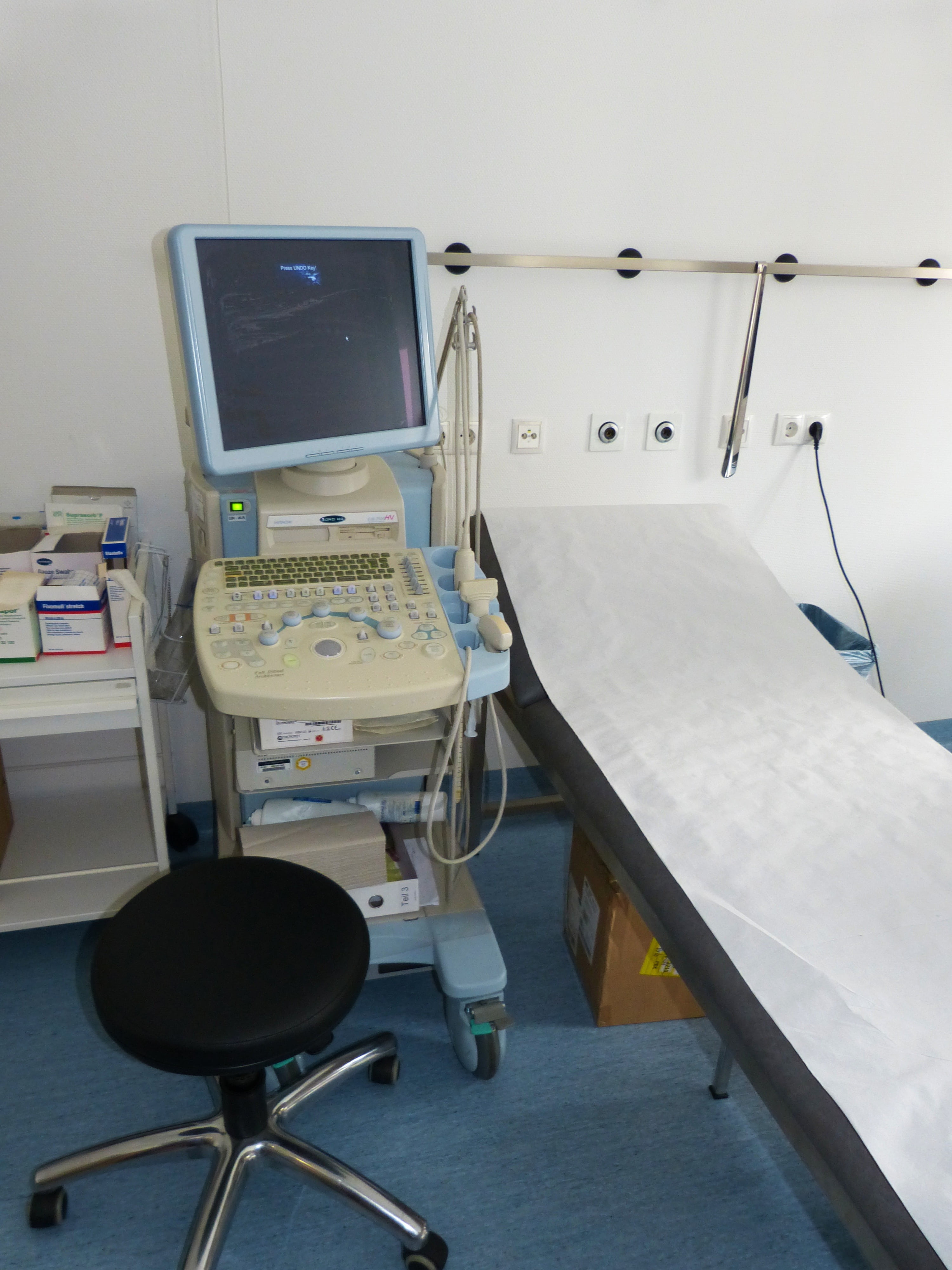 measure, no people, healthcare and medicine, medical ultrasonography, screen, indoors, hospital, hospital ward, examine, computer, doctor, monitor, ultrasound, Phone HD Wallpaper