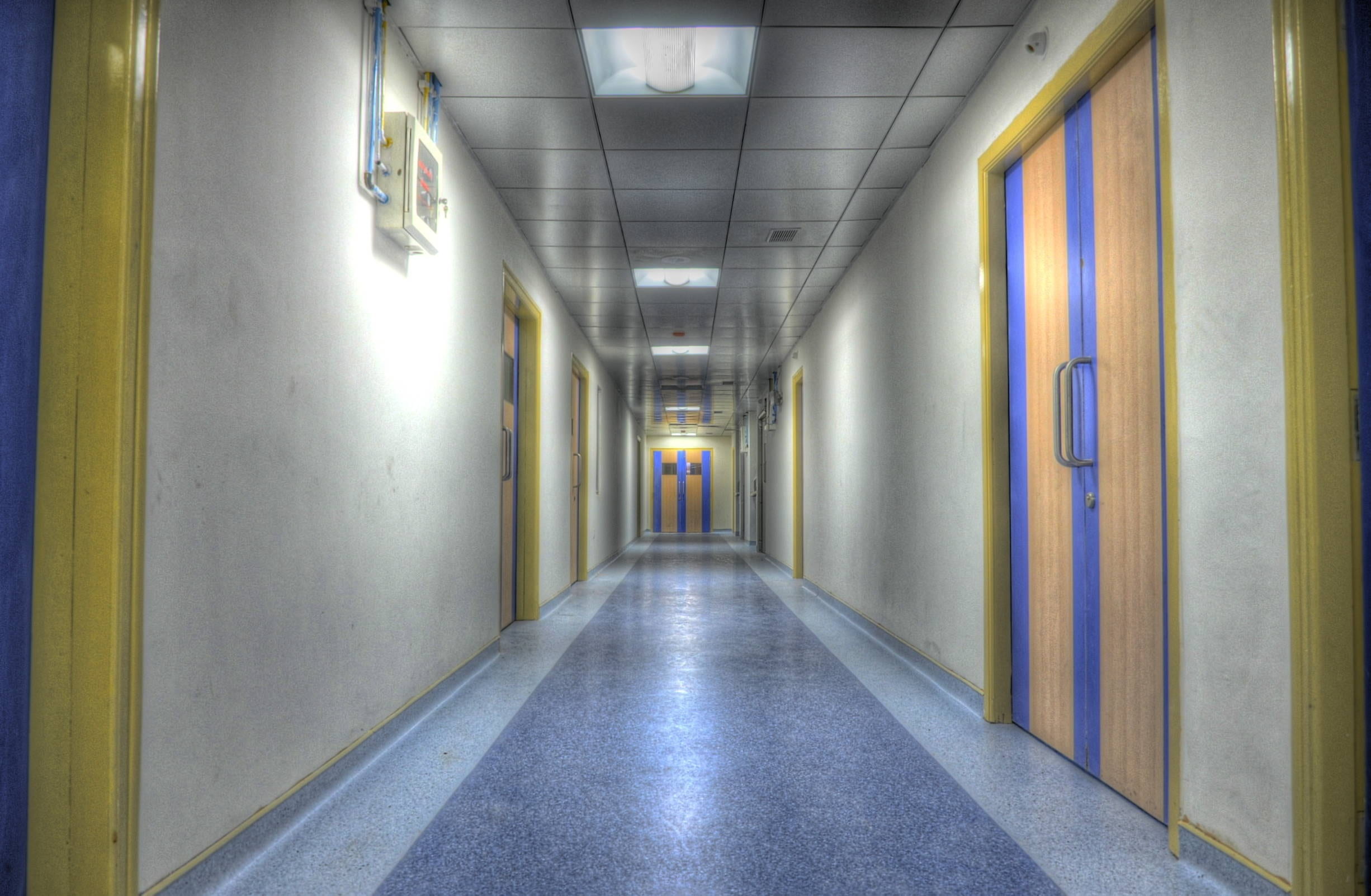 electric light, the way forward, hallway, direction, indoors, absence, wall - building feature, building, long, fluorescent light, architecture, arcade, HD Wallpaper