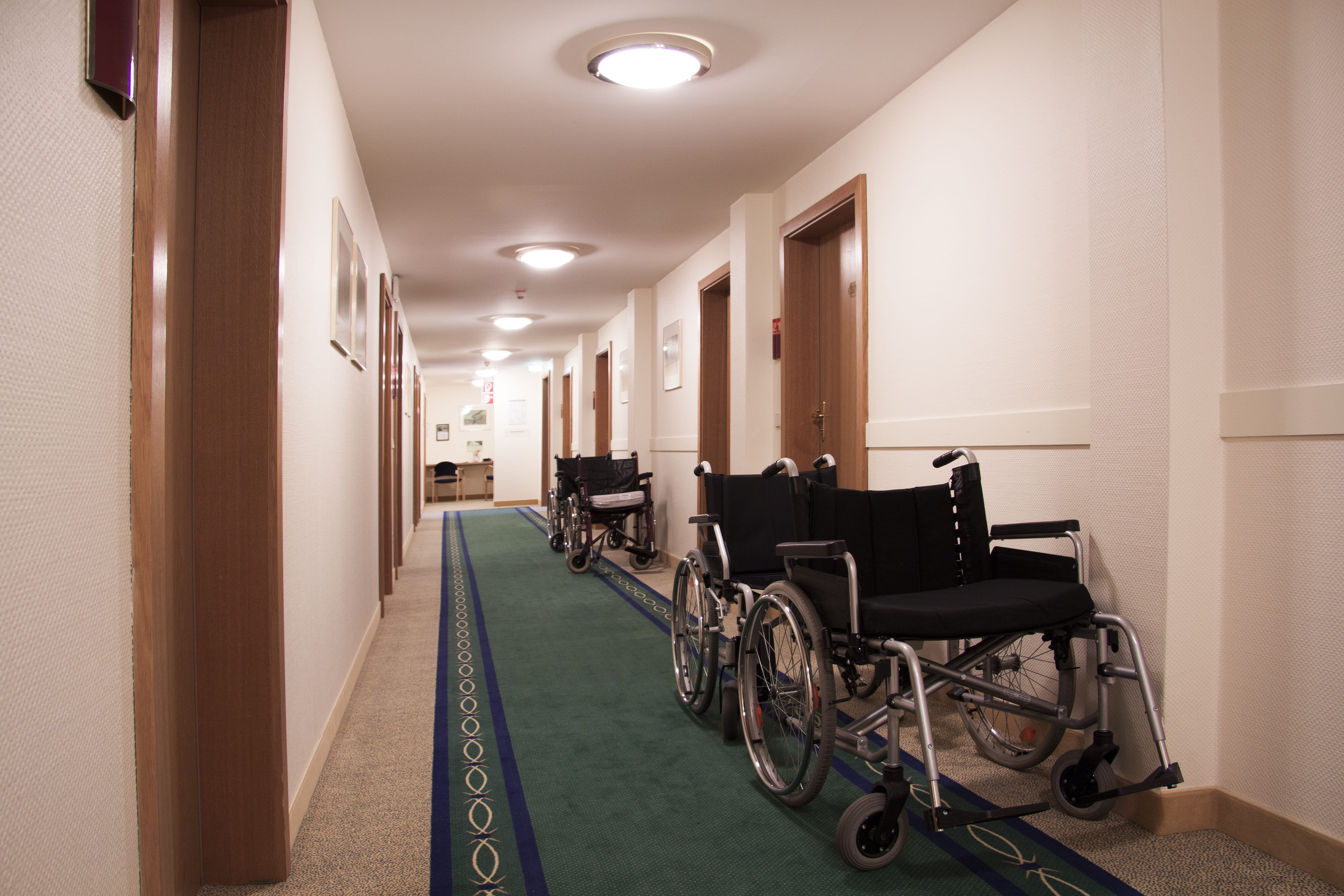 hospital Ward, built structure, care, hallway, medical equipment, ranking, be mobile, tools, transportation, domestic Room, hospital, wheelchairs, lighting equipment, HD Wallpaper