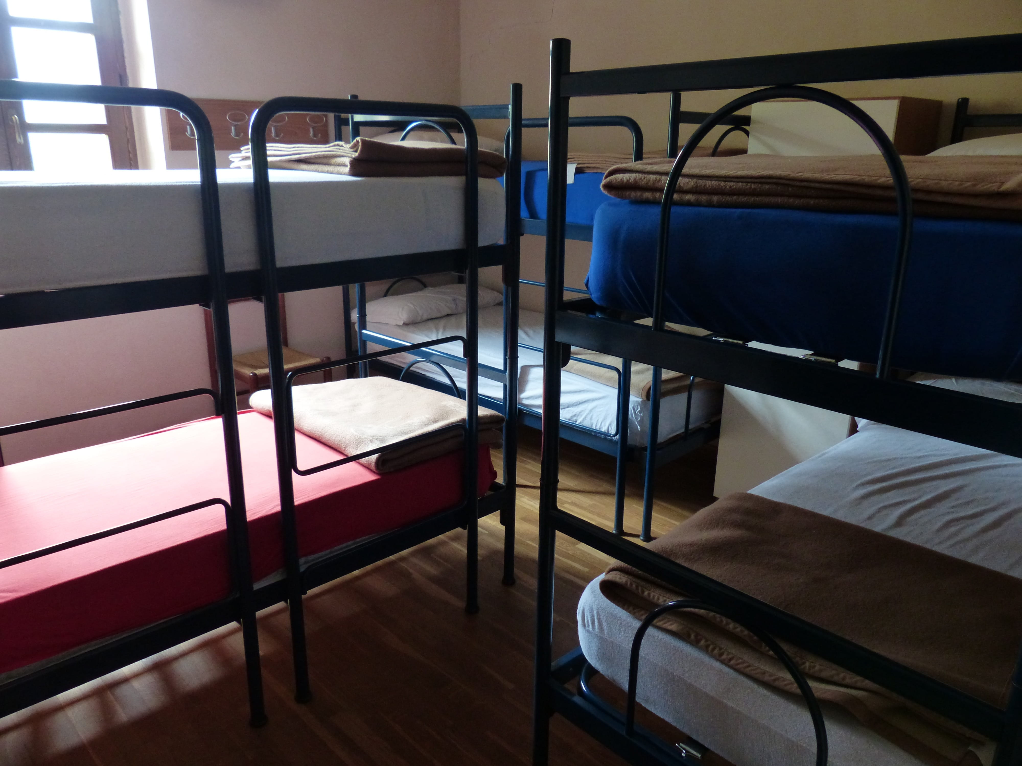 4K, glass - material, bed, pillow, hospital, medical clinic, absence, home interior, black, no people, Youth Hostel, healthcare and medicine, empty, hospital ward, HD Wallpaper