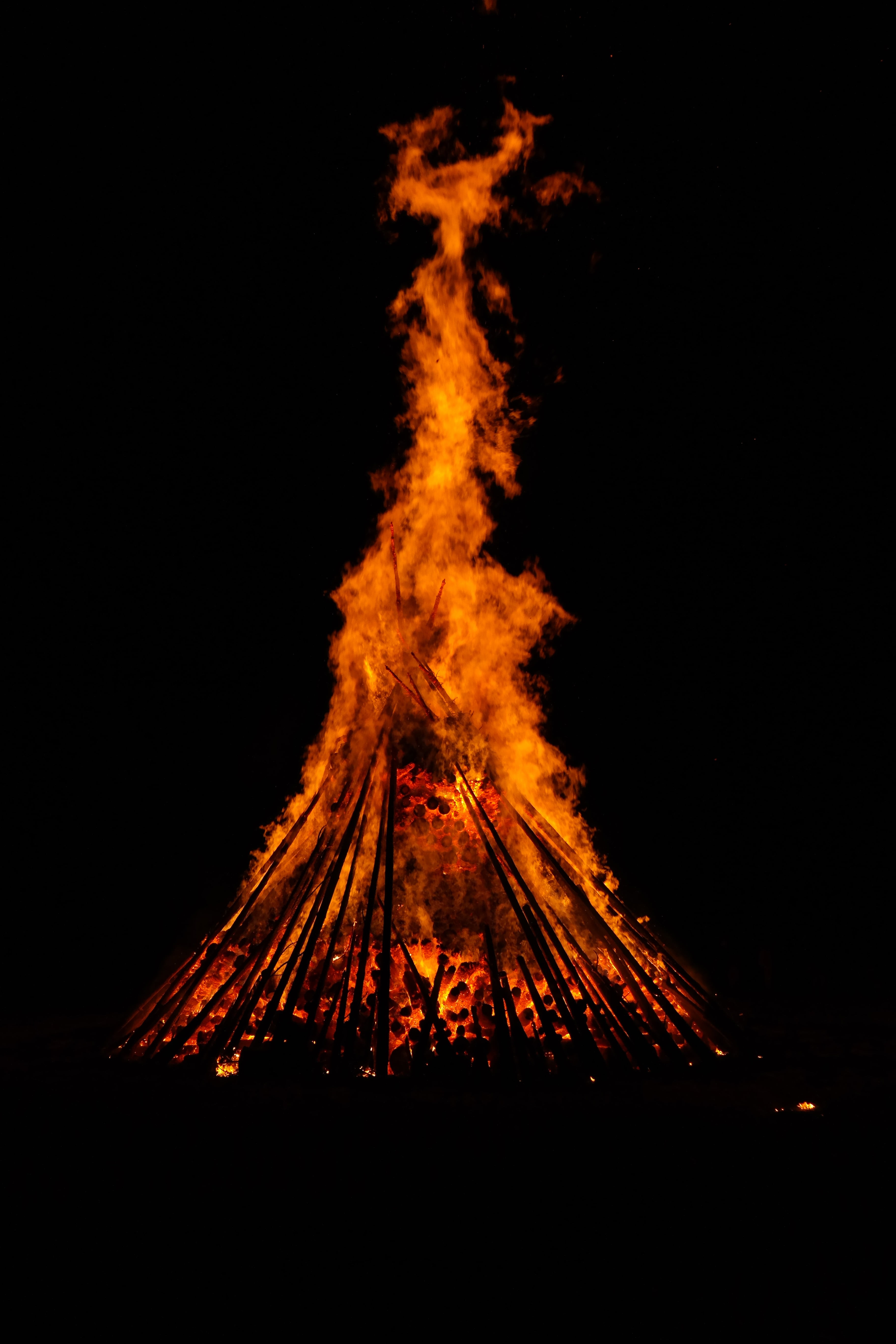 burning down, architecture, fire, dark, evolutionary, sky, mystical, romantic, no people, 5K, solstice, night of san juan, yellow, smoke - physical structure, Phone HD Wallpaper