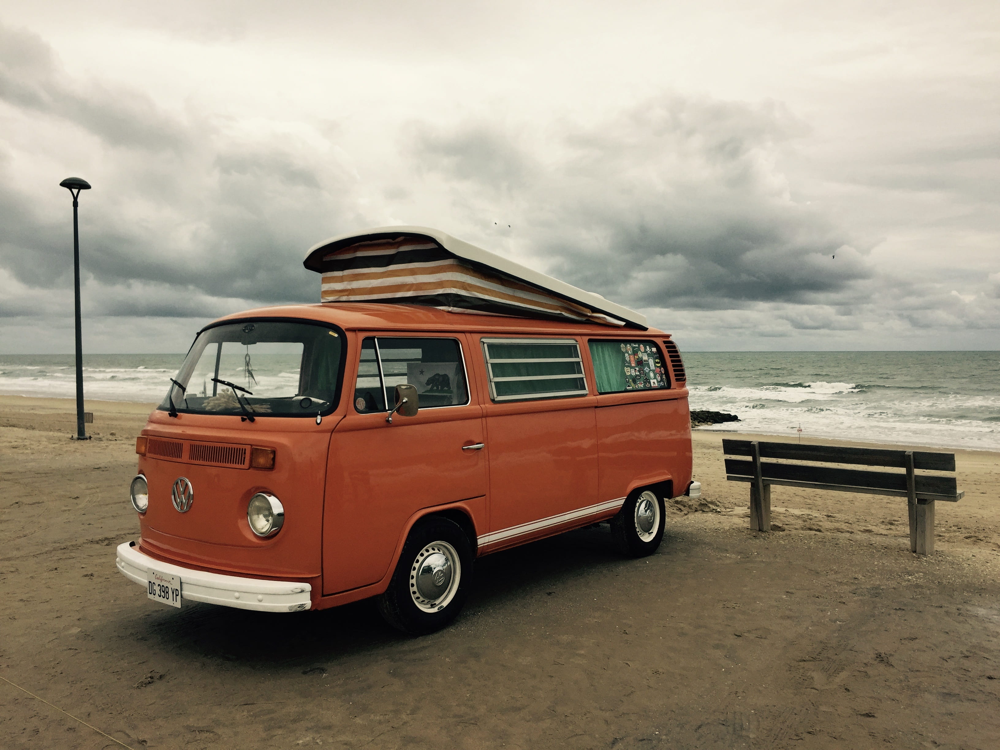 land vehicle, cult, day, beach, t2, water, horizon over water, motion, car, red, 2K, mode of transportation, sky, nature, transportation, land, vw bulli, HD Wallpaper