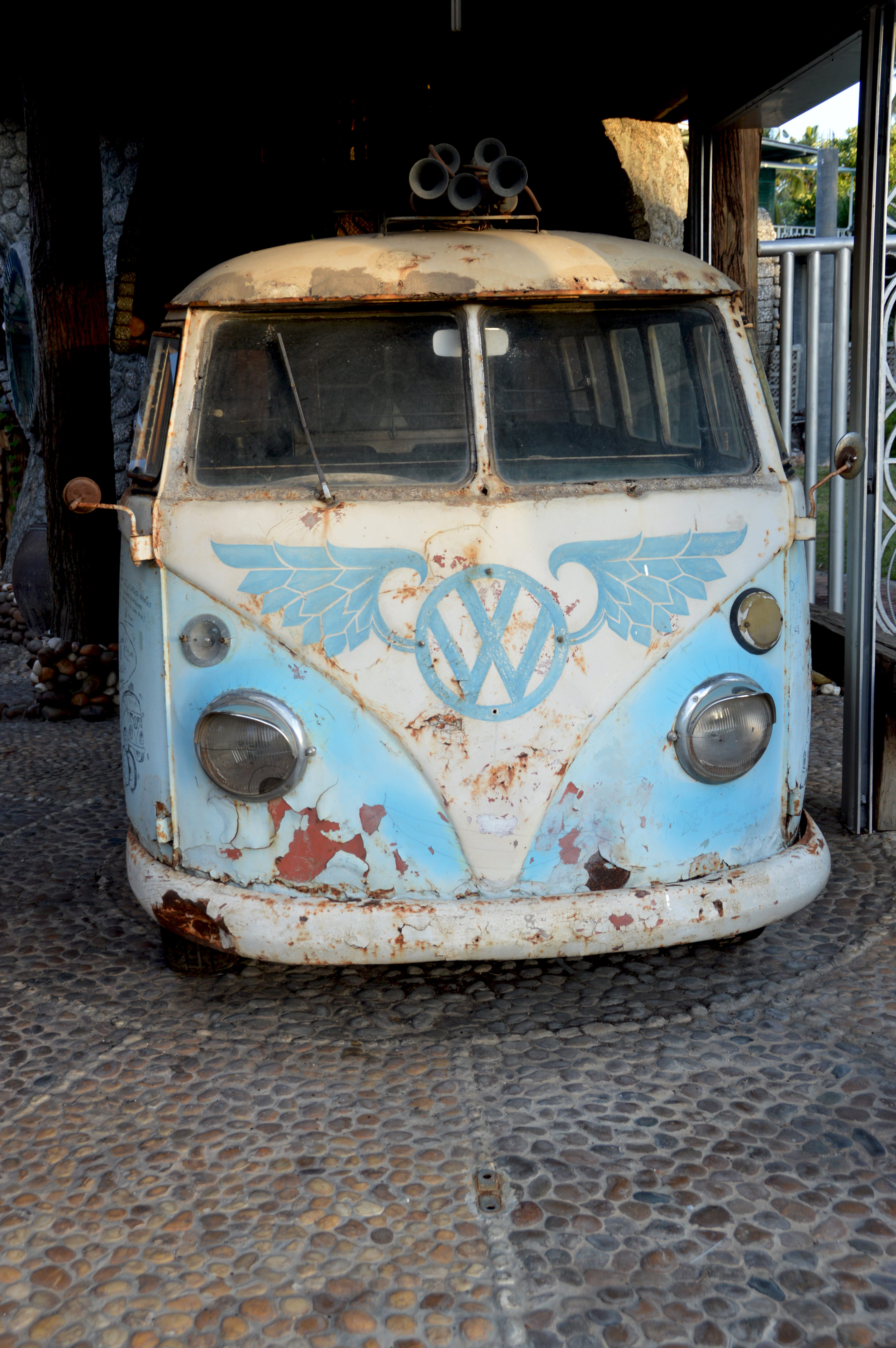 transportation, vw van, metal, car, close-up, run-down, rusting, damaged, day, hippy trail, faded glory, abandoned, vintage car, outdoors, no people, 1960s, Phone HD Wallpaper