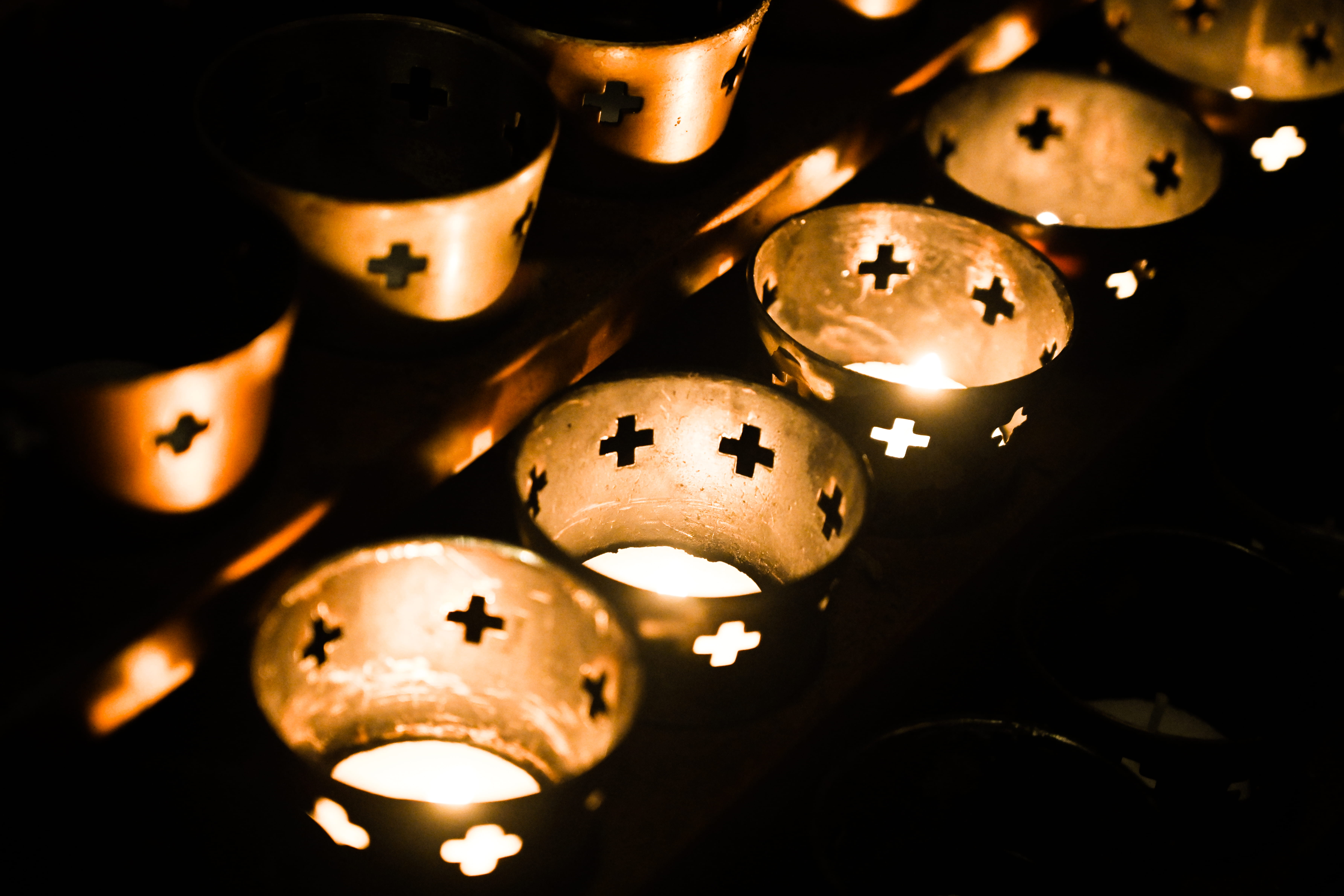 focus, lighting, in a row, light, large group of objects, coffee cup, no people, group of objects, 5K, arcade game machine, studio shot, spice, selective, HD Wallpaper