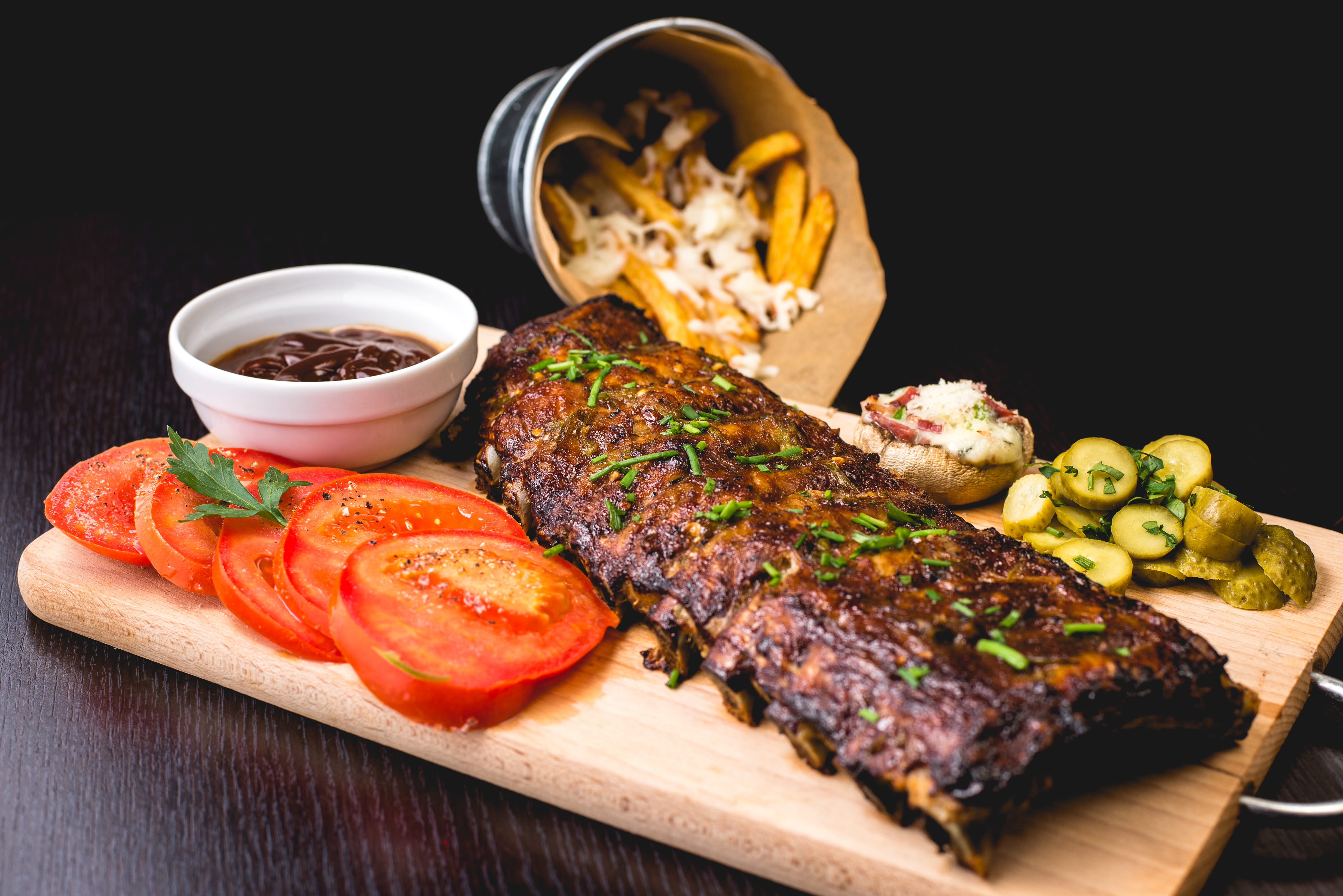 dinner, tomatoes, business, food and drink, sandwich, slice, indoors, ribs, freshness, barbecue, steak, healthy eating, ready-to-eat, roast, sauce, sliced, HD Wallpaper
