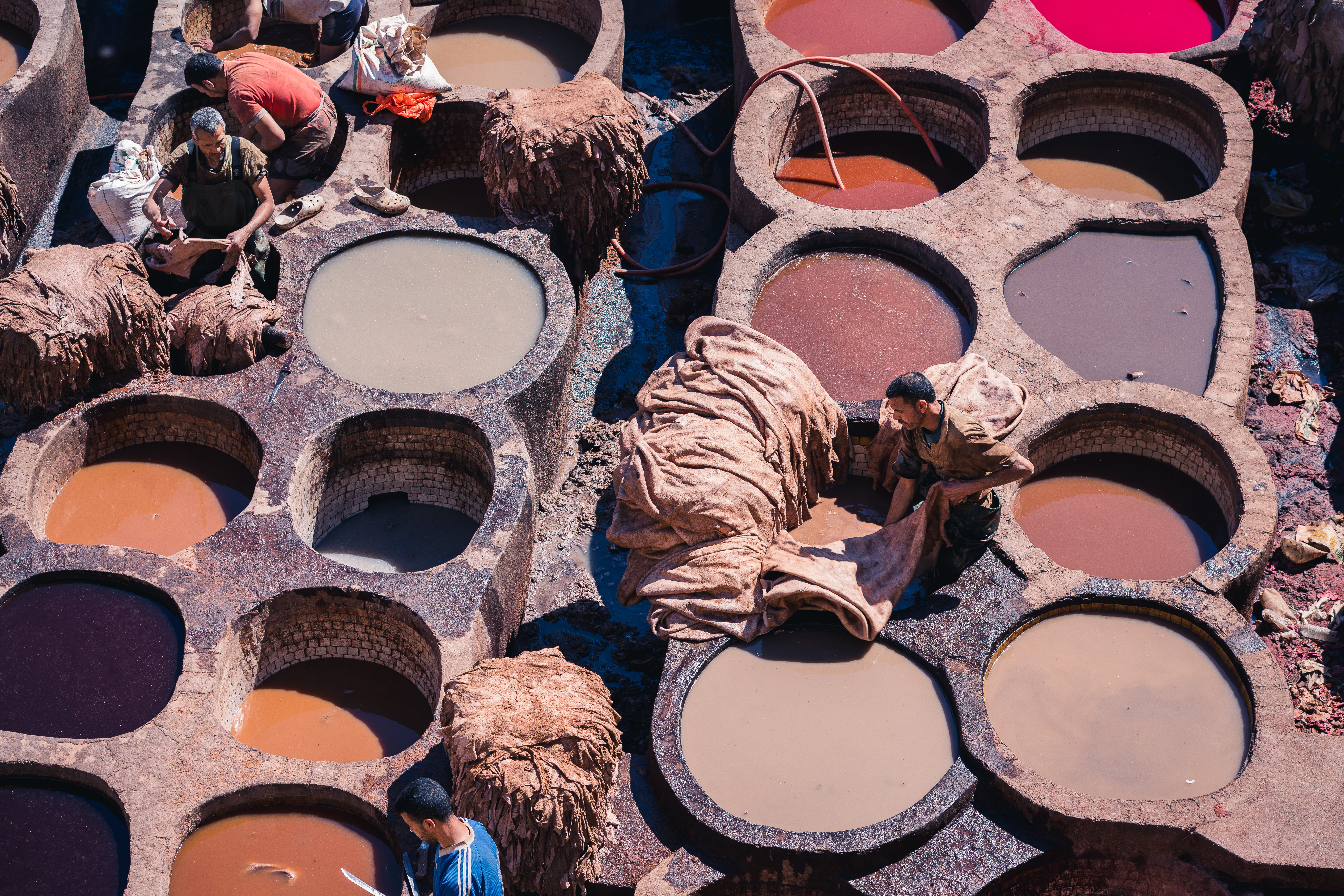 outdoors, water, morocco, liquid, traditional, high angle view, creativity, architecture, circle, built structure, textiles, dying, hardwork, textile industry, HD Wallpaper