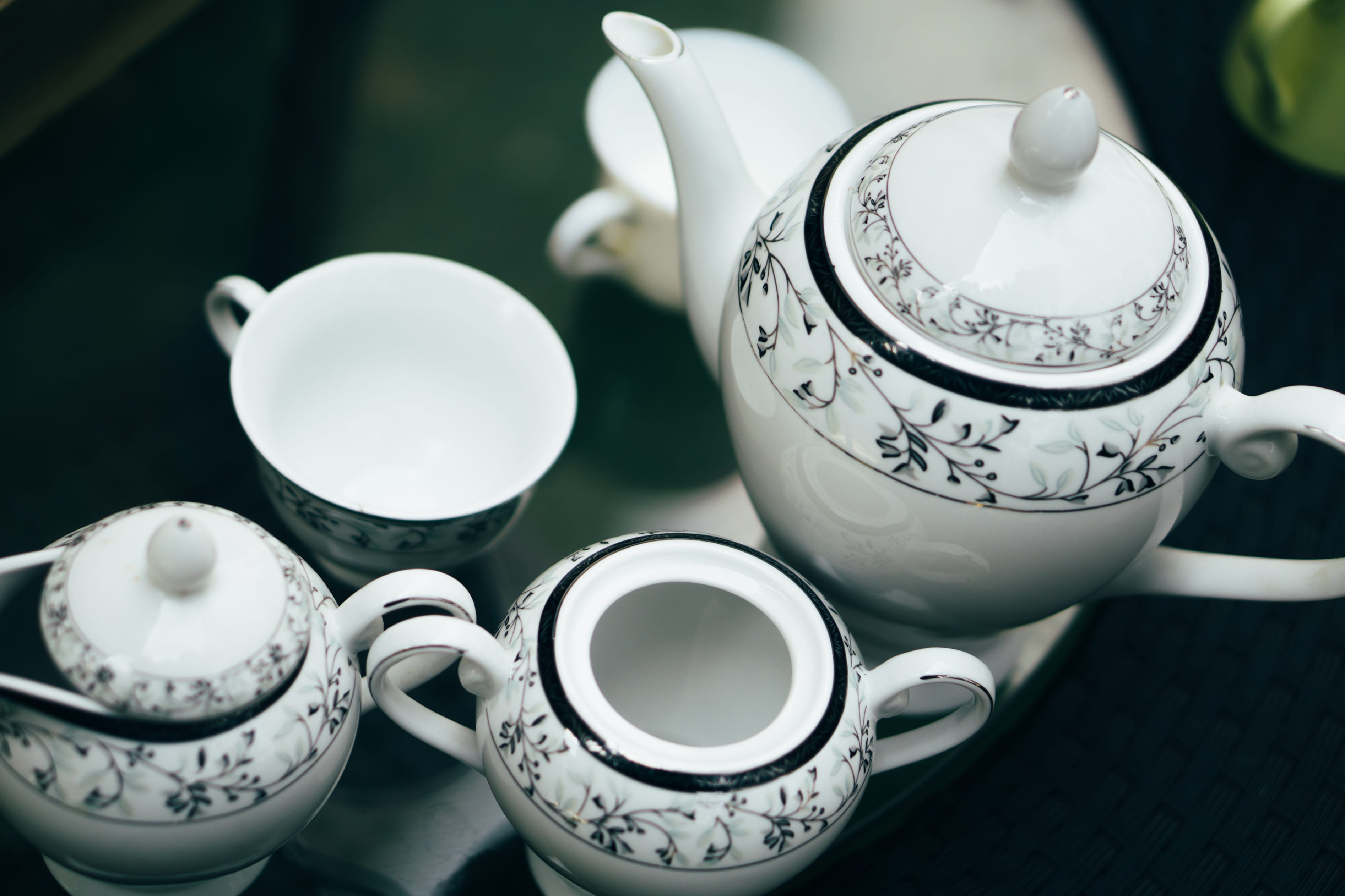 close-up, ornate, tea cup, design, ceramic, mug, porcelain, domestic, 2K, tea, food and drink, dishes, saucer, milk, teapot, floral, high angle view, home, HD Wallpaper