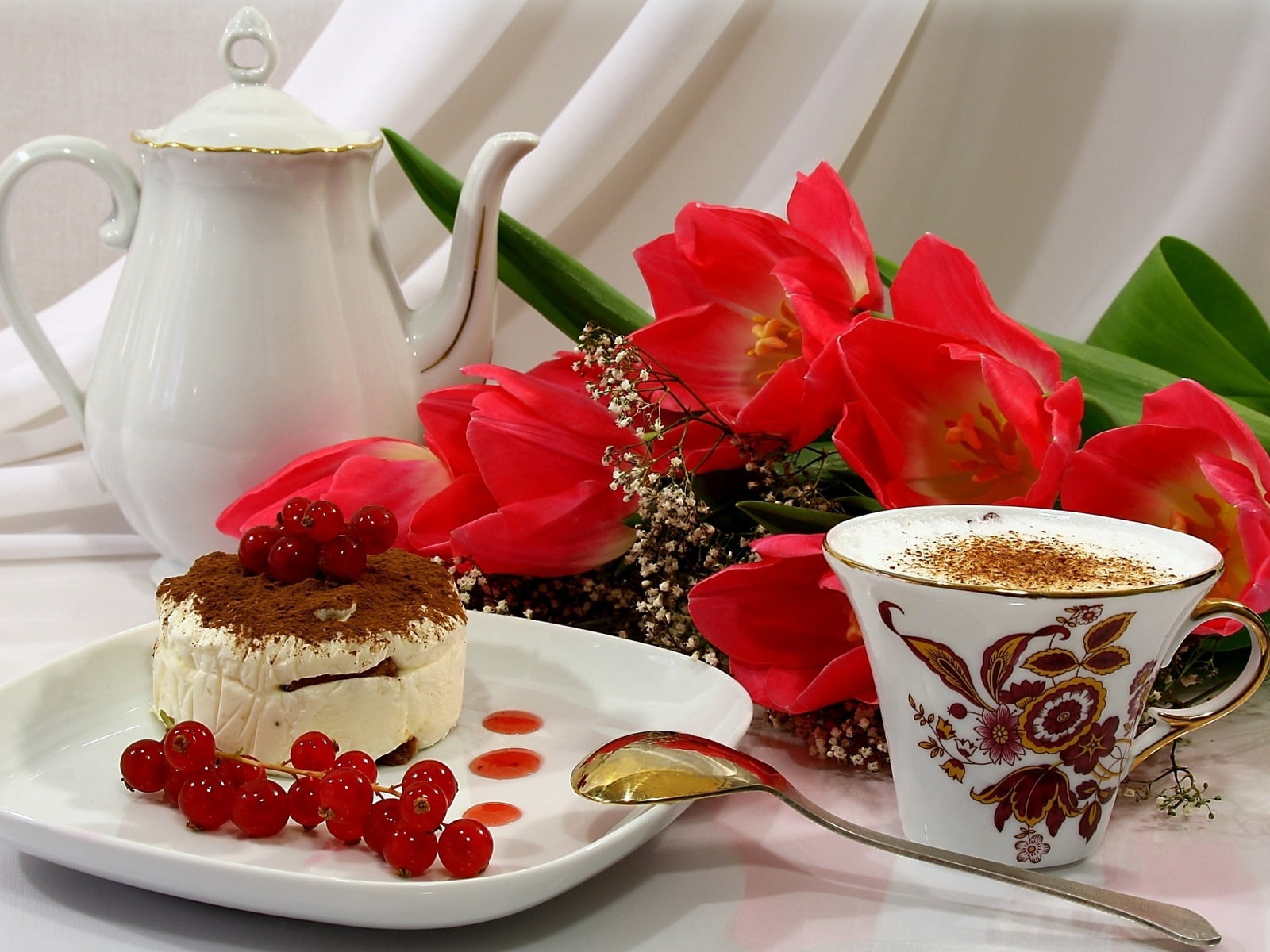 flowering plant, coffee - Drink, food and drink, indulgence, table, close-up, cup, plate, red, heat - Temperature, crockery, cookie, foam, sweet, decoration, HD Wallpaper