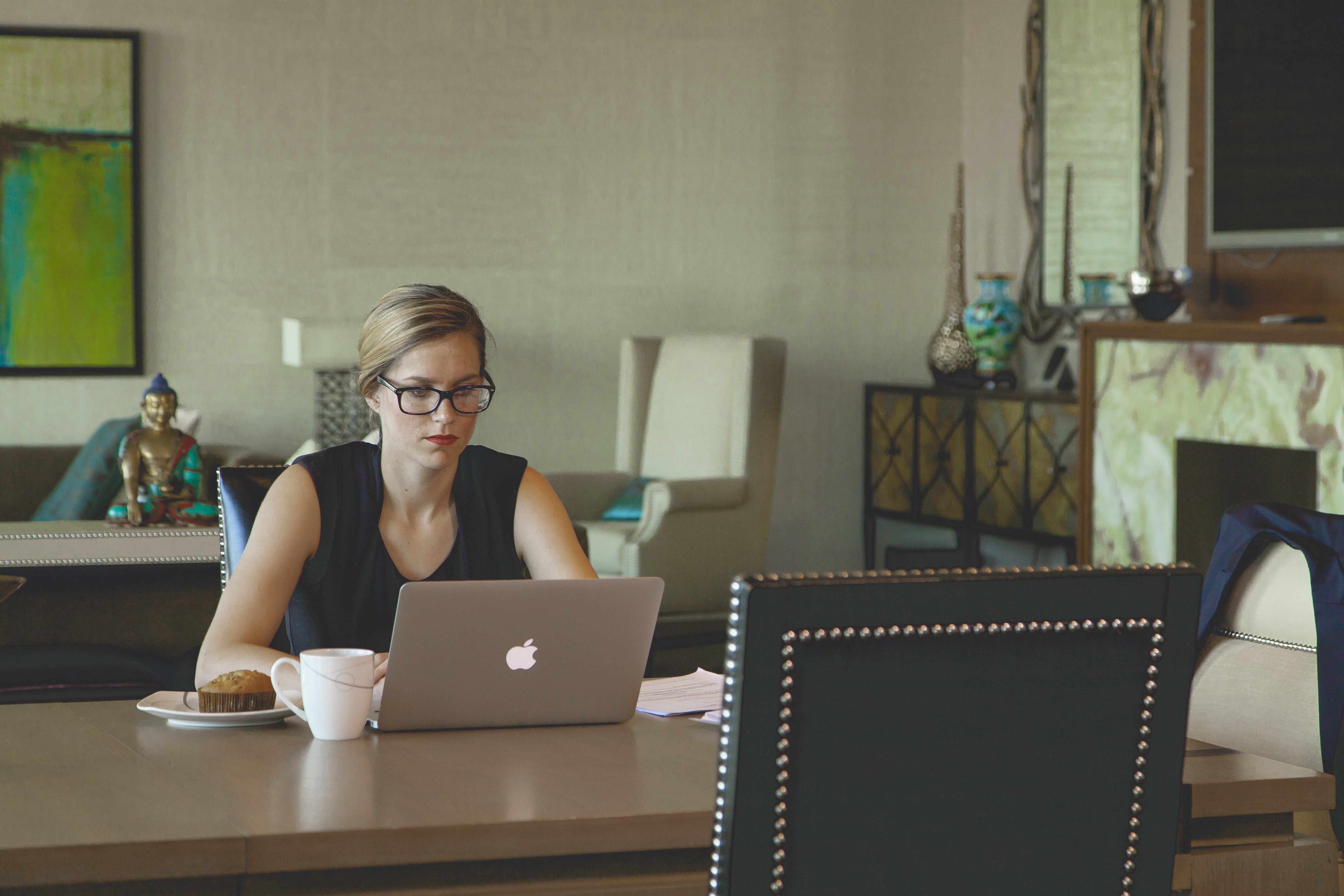 table, woman on computer, girl, young business people, computer technology, business, worker, female, white, woman on laptop, professional woman, coffee, HD Wallpaper