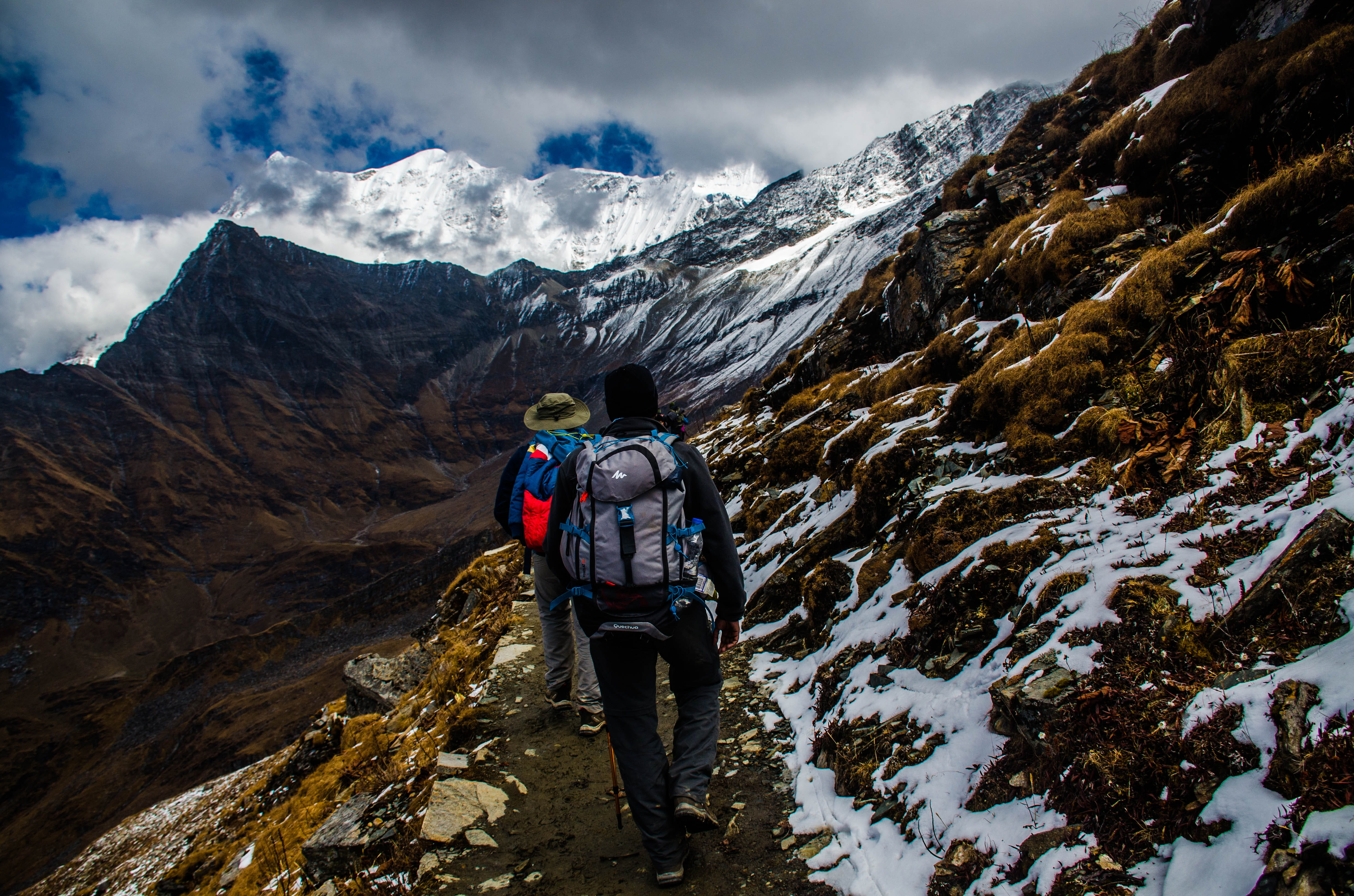 cloud - sky, daylight, backpacker, mountain, hiking, mountain climbing, mountain peak, beauty in nature, winter, adventure, one person, mountains, full length, HD Wallpaper