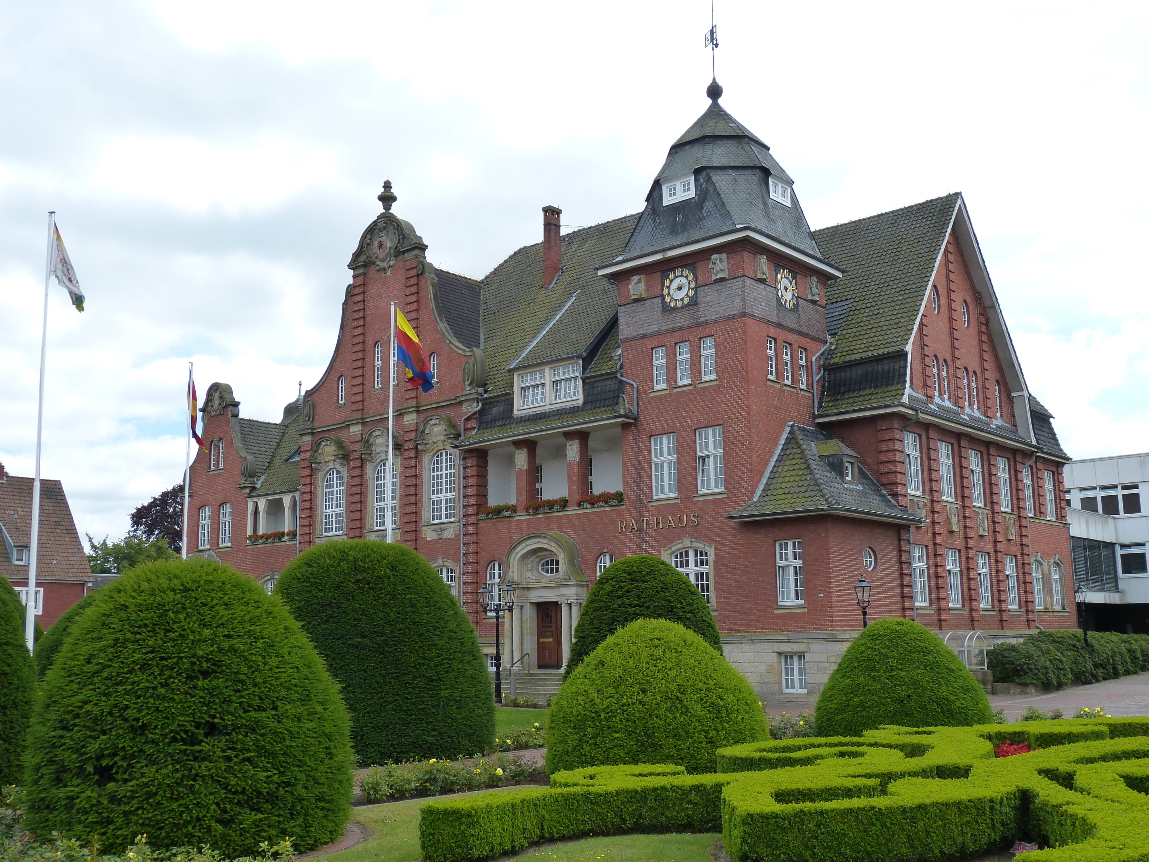 sky, day, tree, grass, nature, building exterior, religion, the past, built structure, building, town hall, plant, low angle view, topiary, spire, lower saxony, HD Wallpaper