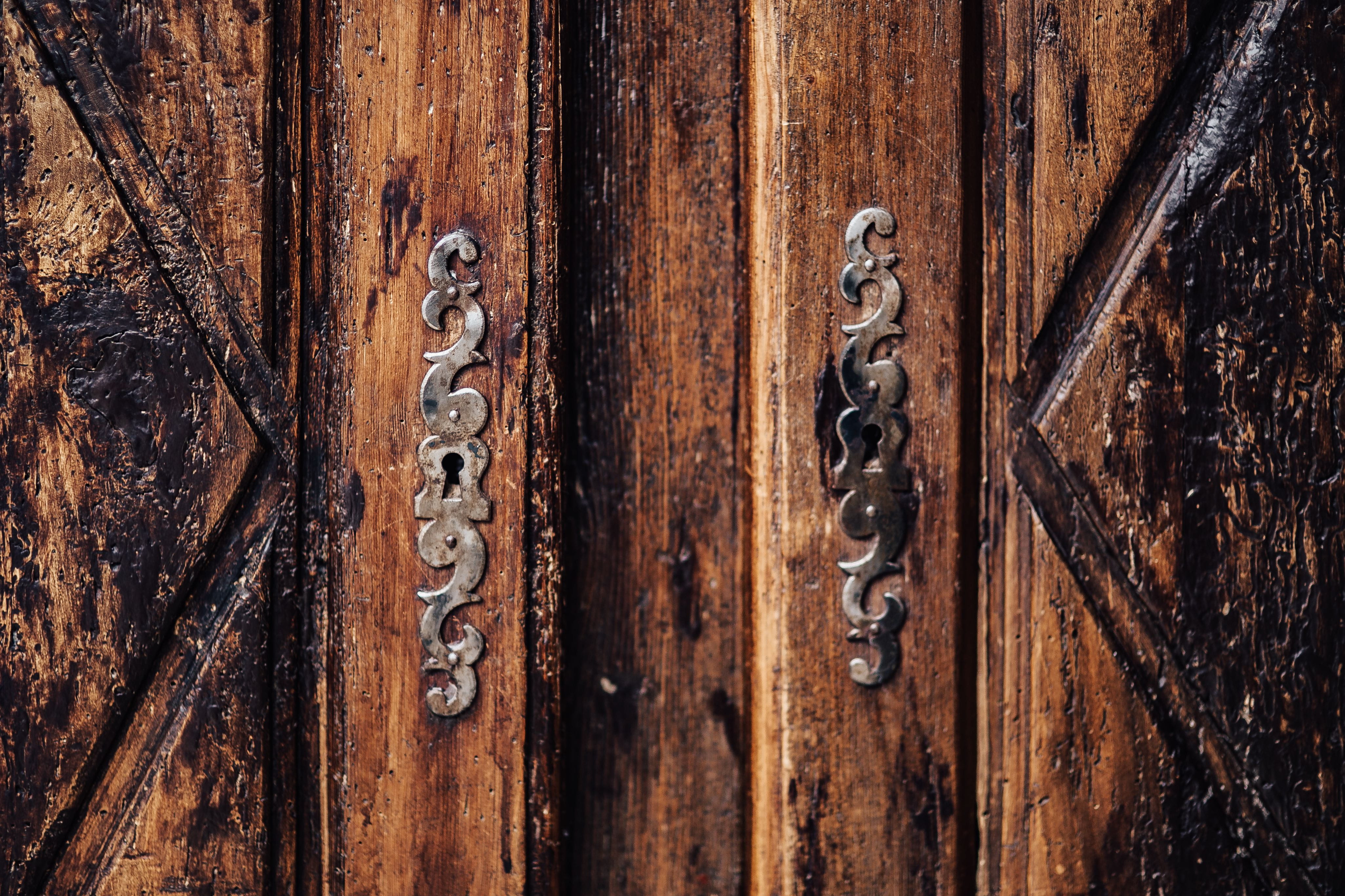 decorations, home, security, dutch, close-up, accesories, full frame, safety, backgrounds, door, entrance, wood, lock, ornate, scandinavian, chain, interior design, HD Wallpaper