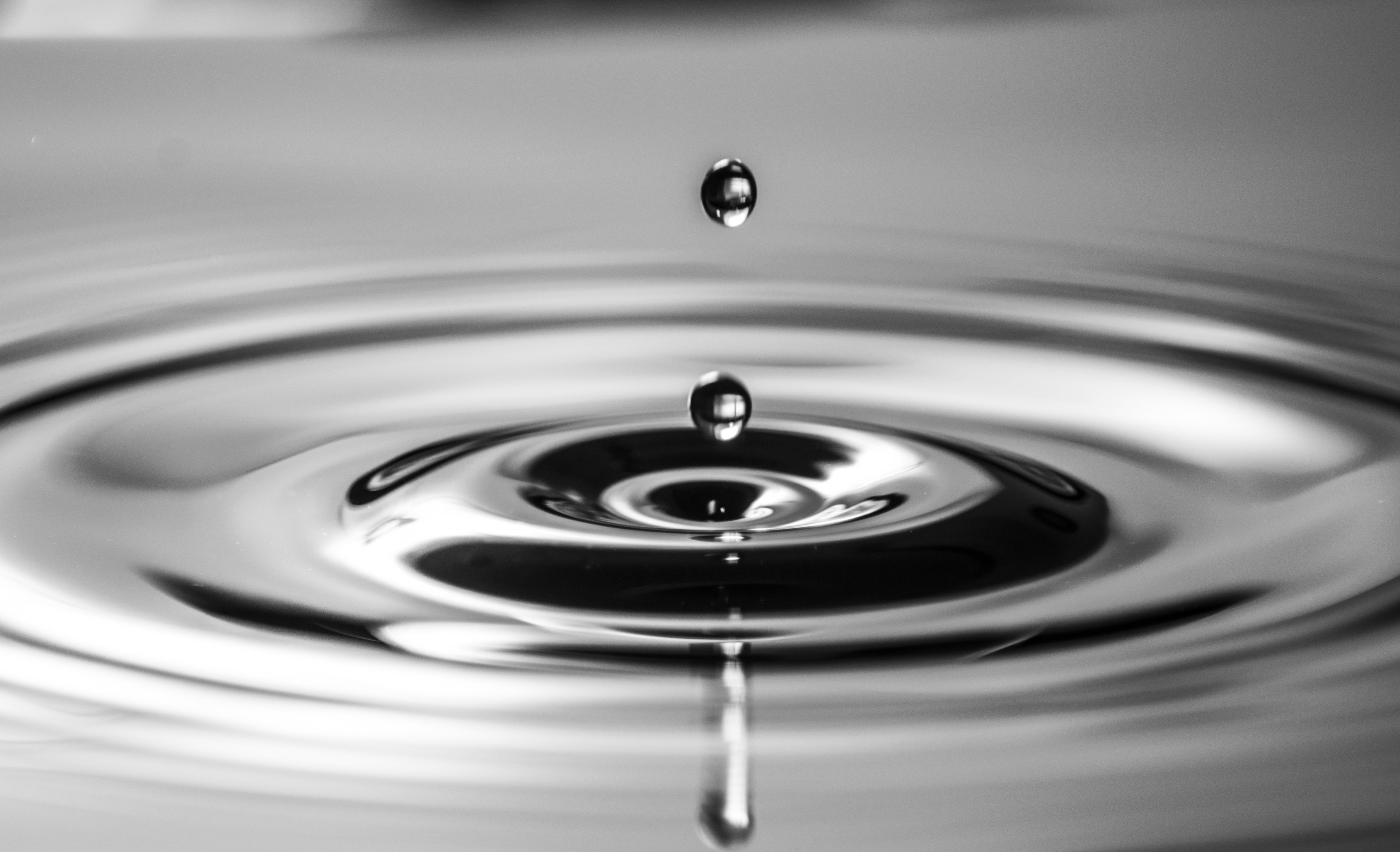concentric, water drop, indoors, macro, shape, reflection, water, domestic room, drops, silver, no people, close-up, liquid, nature, rippled, geometric shape, HD Wallpaper
