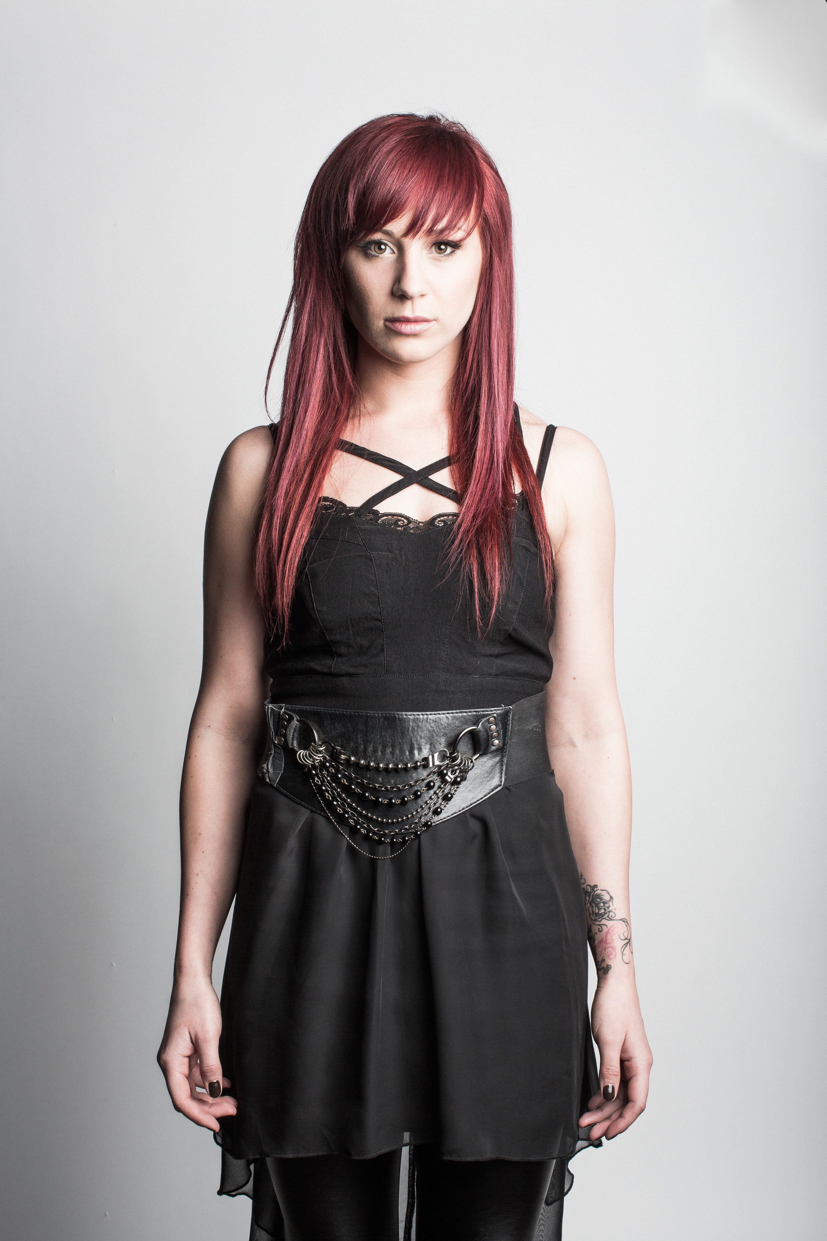 hair, fashion, gray, 4K, dyed red hair, beauty, clothing, portrait, redhead, Jen Ledger, beautiful woman, women, hairstyle, studio shot, one person, indoors, Phone HD Wallpaper