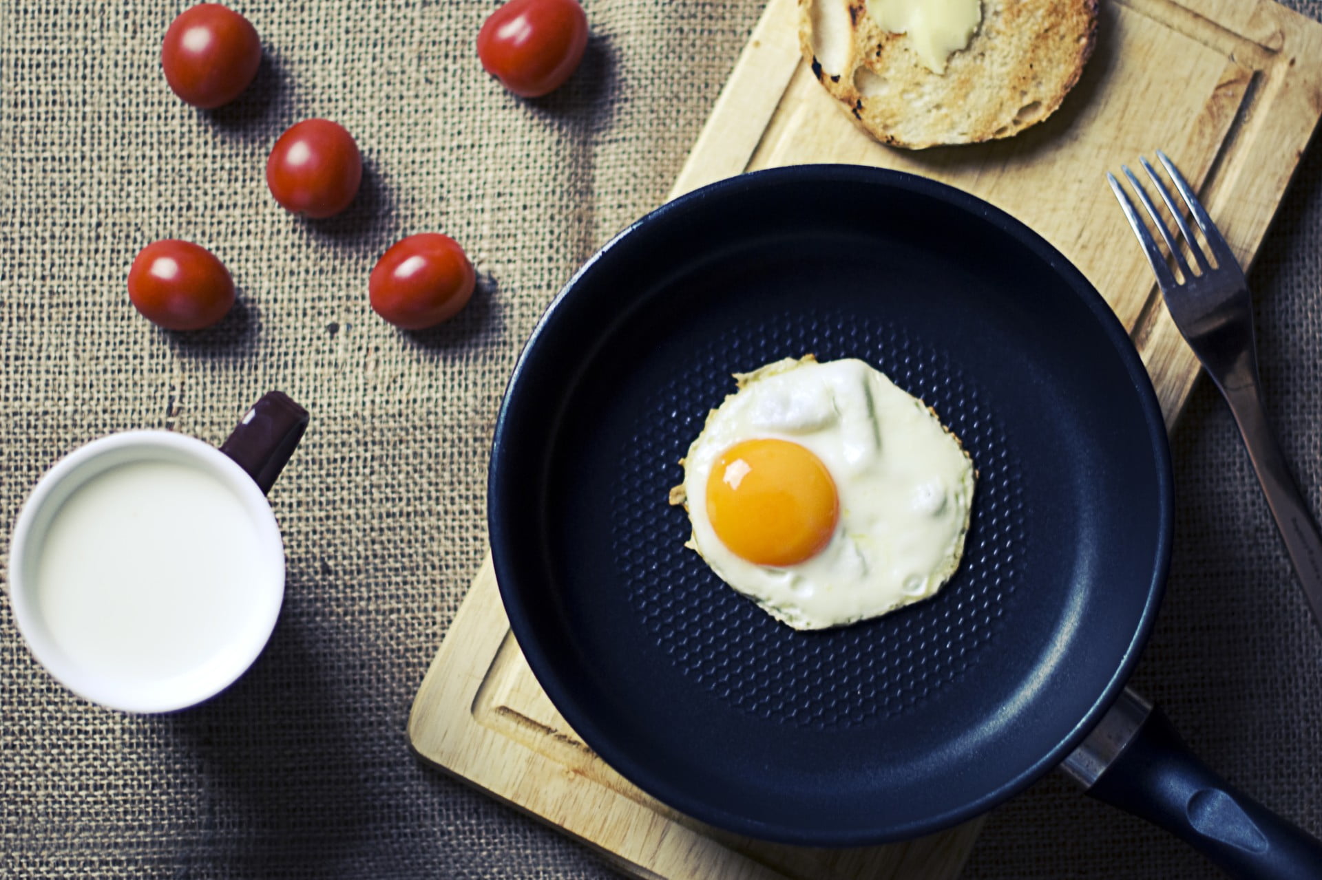 meal, directly above, frying pan, high angle view, indoors, food and drink, plastic, no people, egg, sunny side up, tomatoes, kitchen utensil, preparation, HD Wallpaper