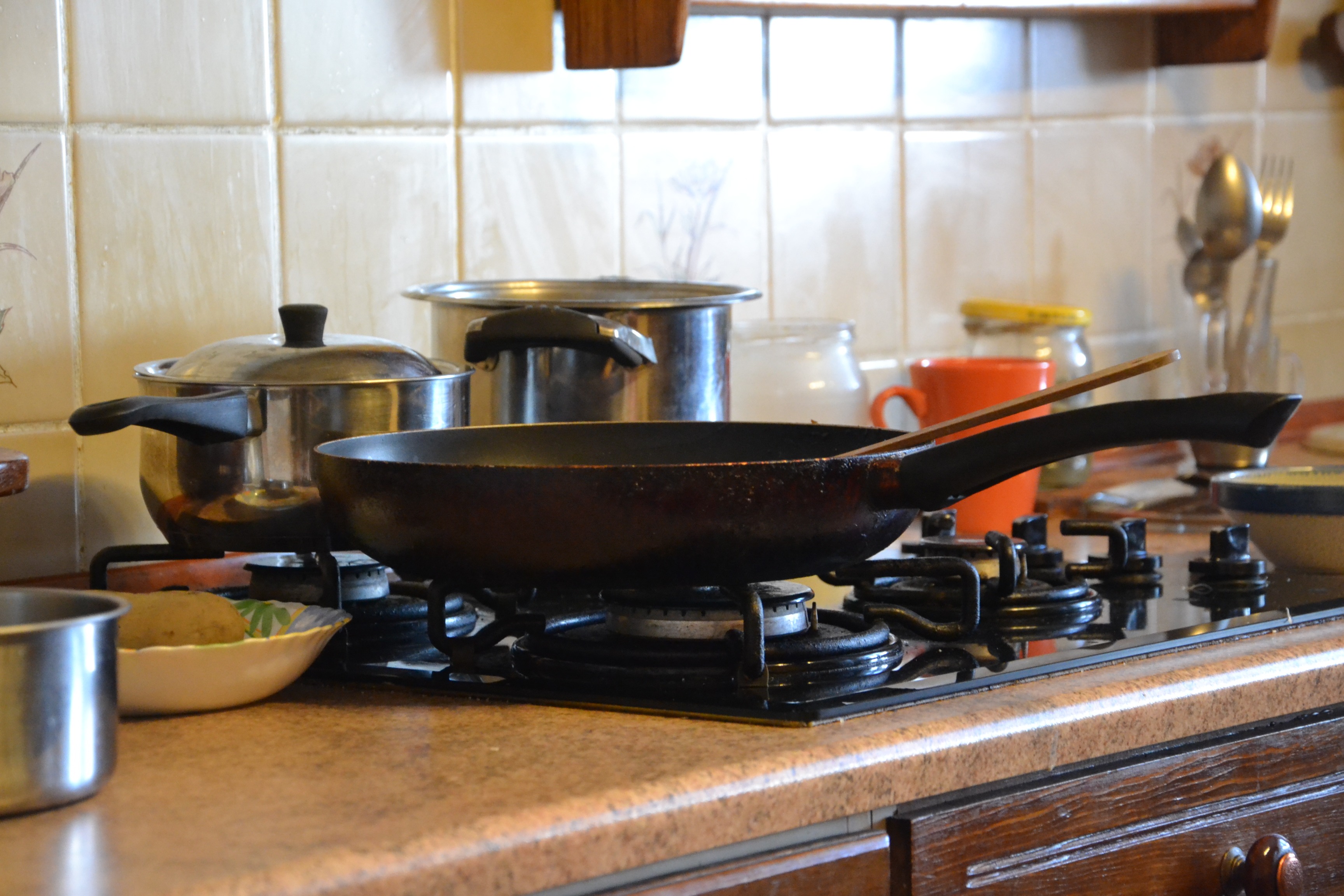 cook, cooked, food and drink establishment, no people, near, home, cooktop, indoors, food, bowls, pots, preparing food, restaurant, cooking pan, metal, HD Wallpaper