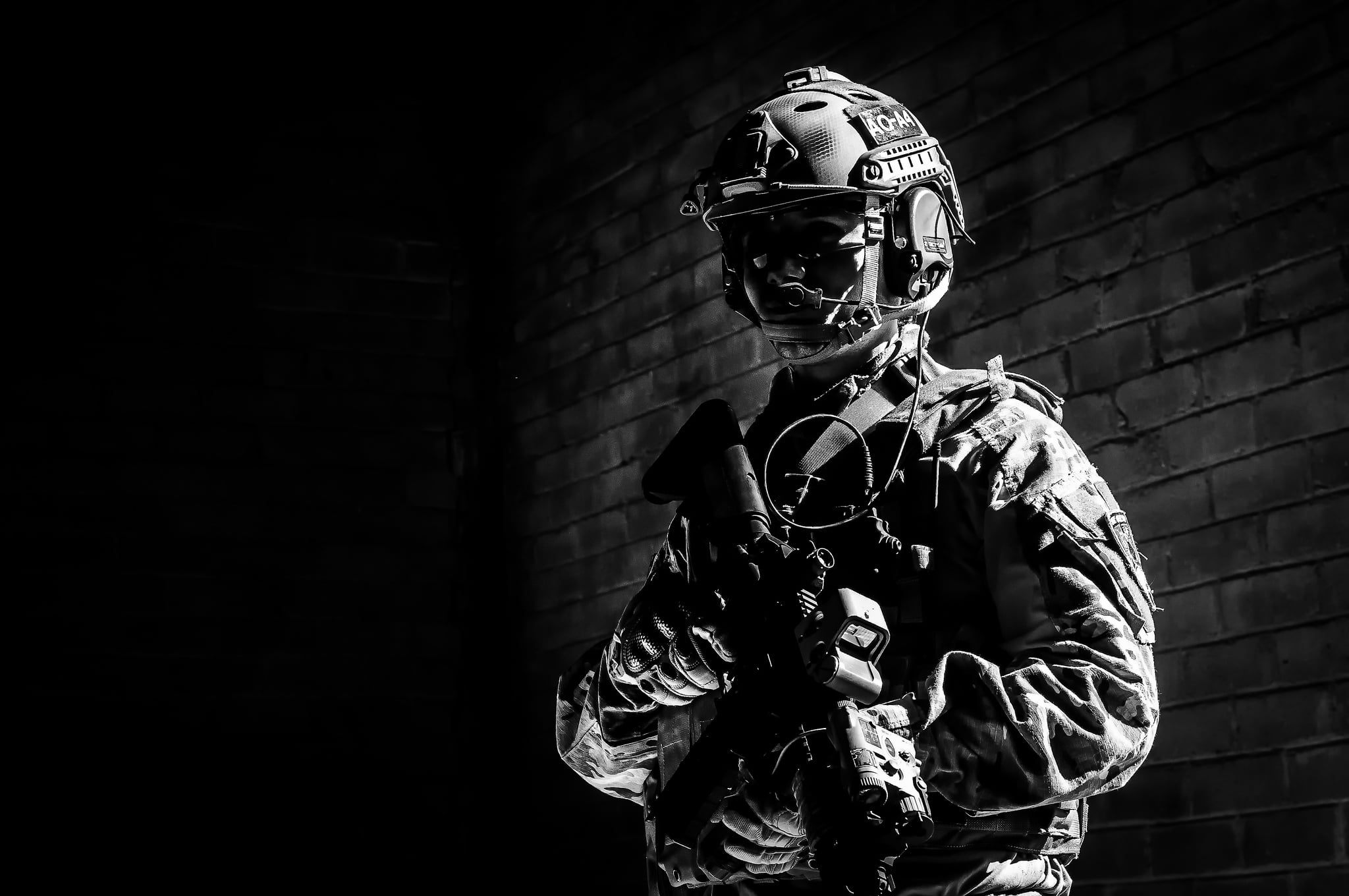 males, oPS, competitive Sport, sculpture, work Helmet, male likeness, equipment, one Person, assault, american Football - Sport, american Culture, art and craft, HD Wallpaper