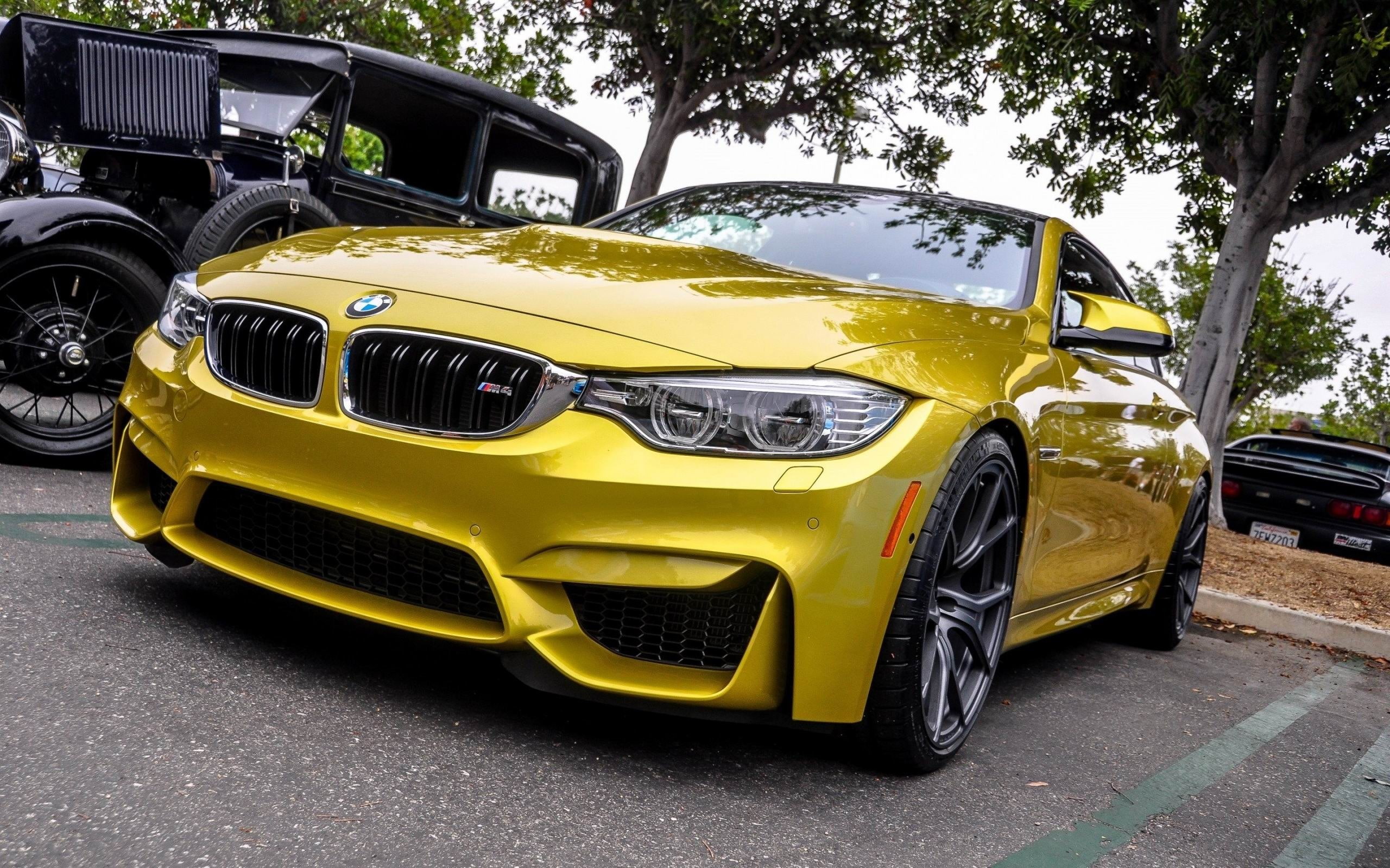 motor vehicle, series, f, headlight, outdoors, retro styled, sunlight, car, 2K, mode of transportation, parking, bmw, yellow, city, nature, stationary, HD Wallpaper