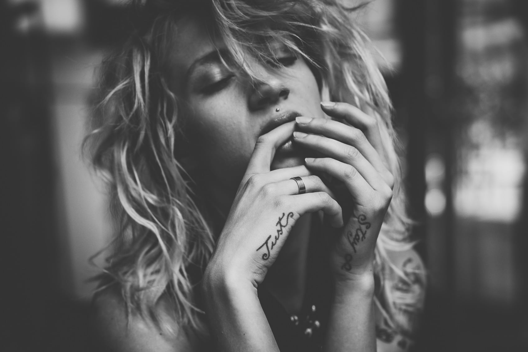 leisure activity, tattoo, looking, depression - sadness, grayscale, focus on foreground, 720P, one person, portrait, Natasha Legeyda, photo, depth of field, HD Wallpaper