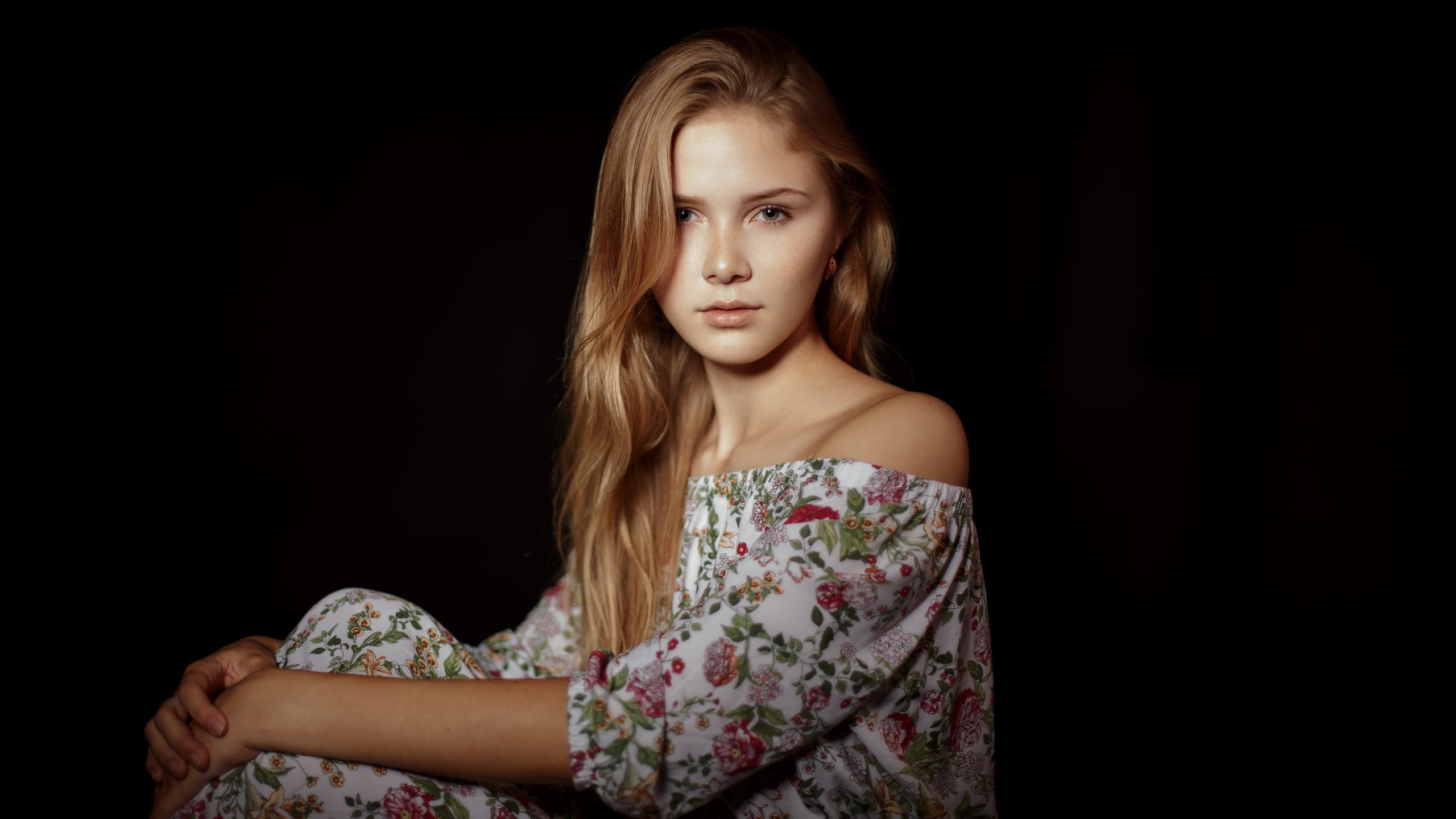 studio shot, hairstyle, young adult, hair, portrait, beauty, casual clothing, looking at viewer, contemplation, teenager, floral pattern, beautiful woman, HD Wallpaper
