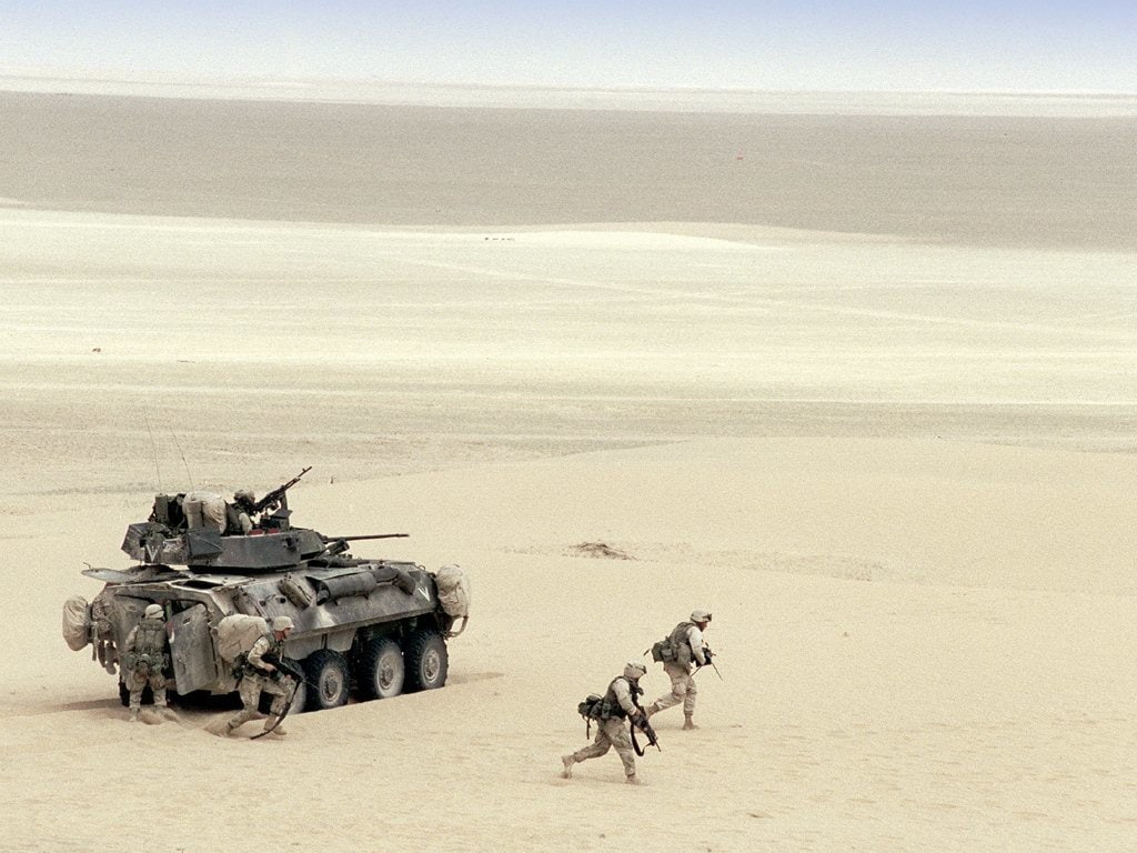 Armoured Fighting Vehicle, Desert, Tank, 480P, Soldier, LAV-25, riffles, battle, HD Wallpaper
