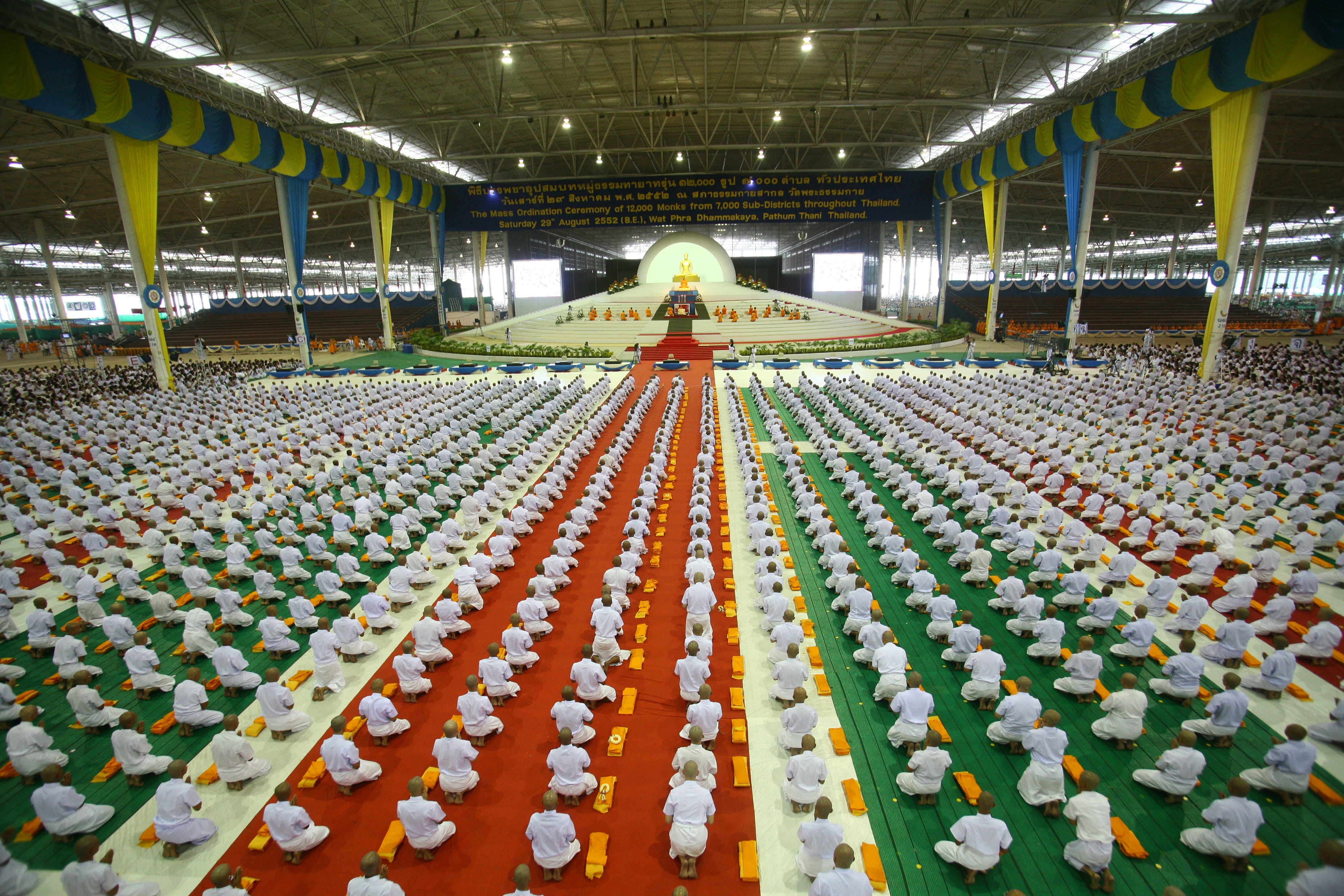 praying, dhammakaya pagoda, phra dhammakaya, arrangement, Monks, abundance, Buddhism, indoors, tradition, Thailand, large group of objects, multi colored, HD Wallpaper