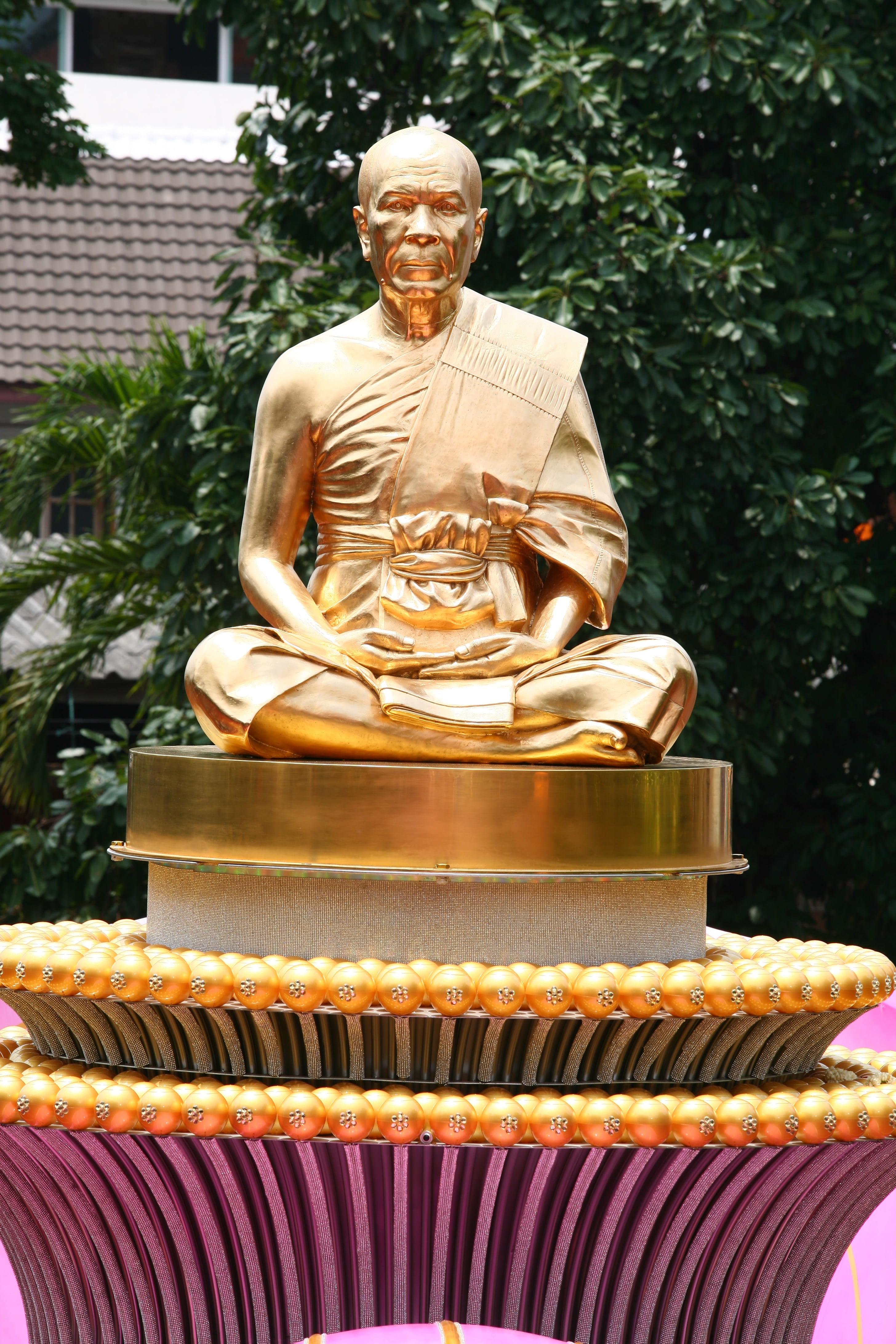 meditation, human representation, million, dhammakaya pagoda, monk, creativity, outdoors, spirituality, day, meditate, gold colored, budhas, wat, focus on foreground, Phone HD Wallpaper