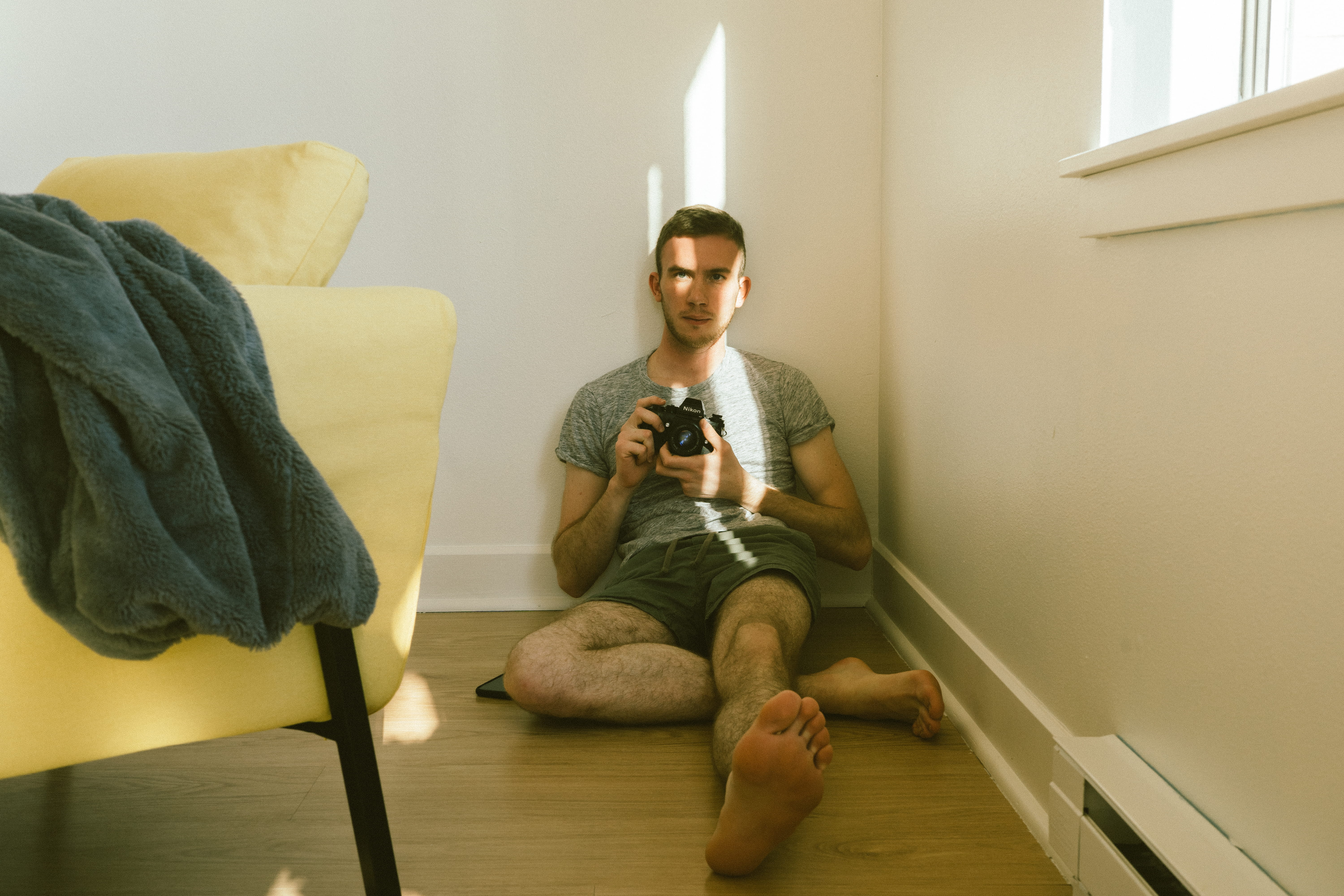 technology, sofa, young adult, communication, home interior, holding, 5K, sitting, young men, man, room, wood, indoors, front view, beside, leisure activity, HD Wallpaper
