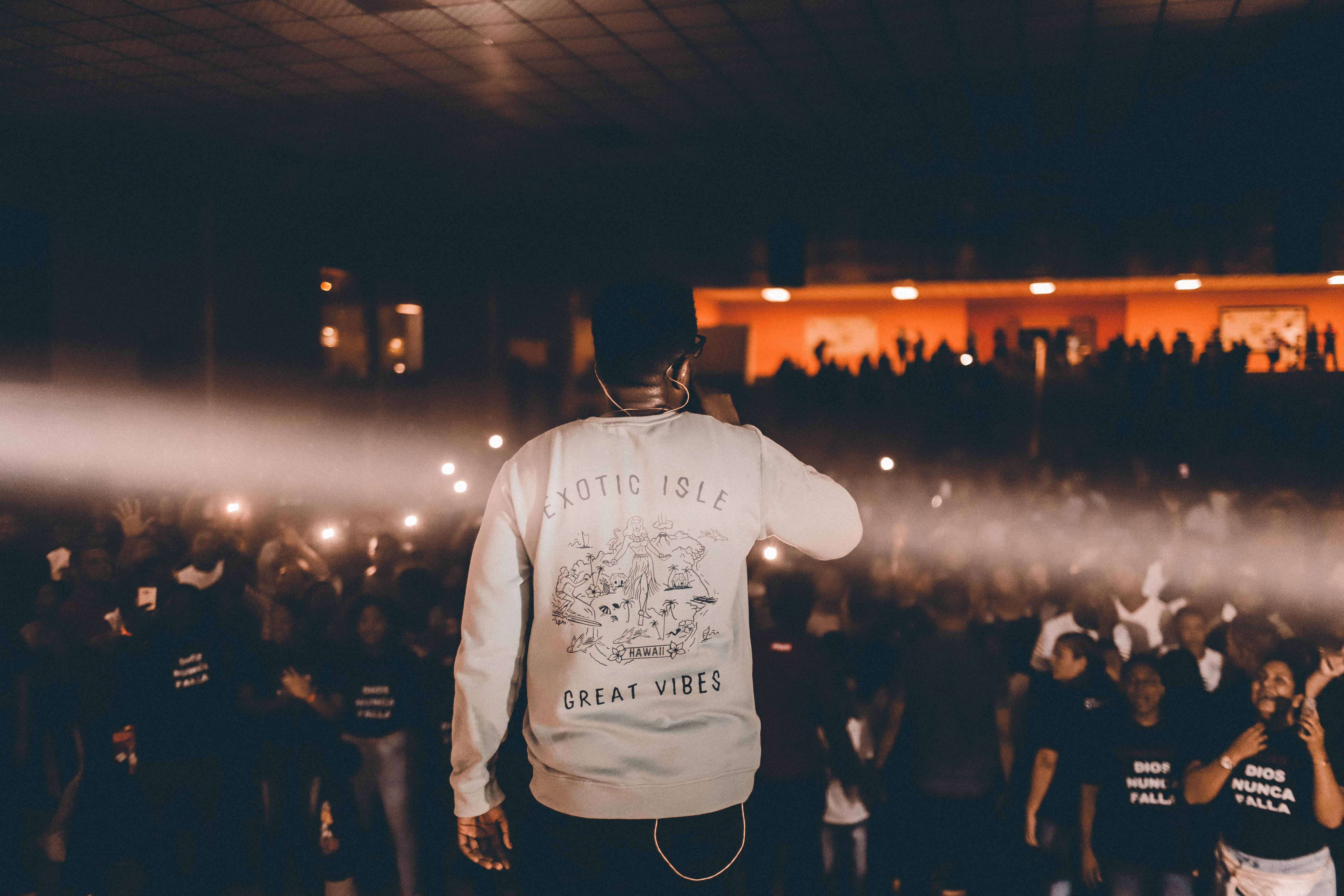 people, dark, real people, music, musician, nightlife, western script, black, room, front, protestor, focus on foreground, concert, rap, men, standing, HD Wallpaper