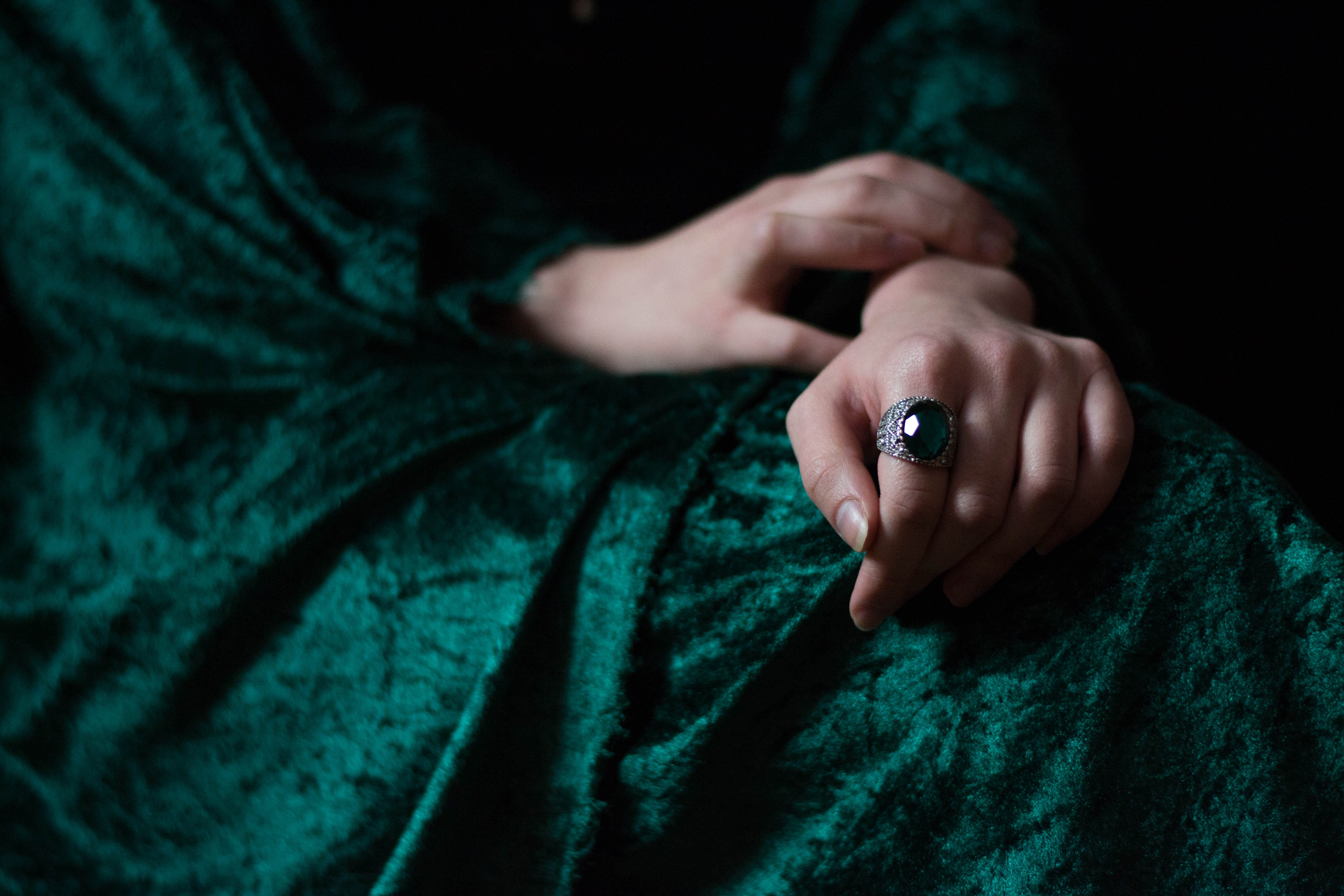 diamond, plant, accessory, adventure, focus on foreground, silver, selective focus, crystal, wearing, 4K, green color, green, finger, human, midsection, HD Wallpaper