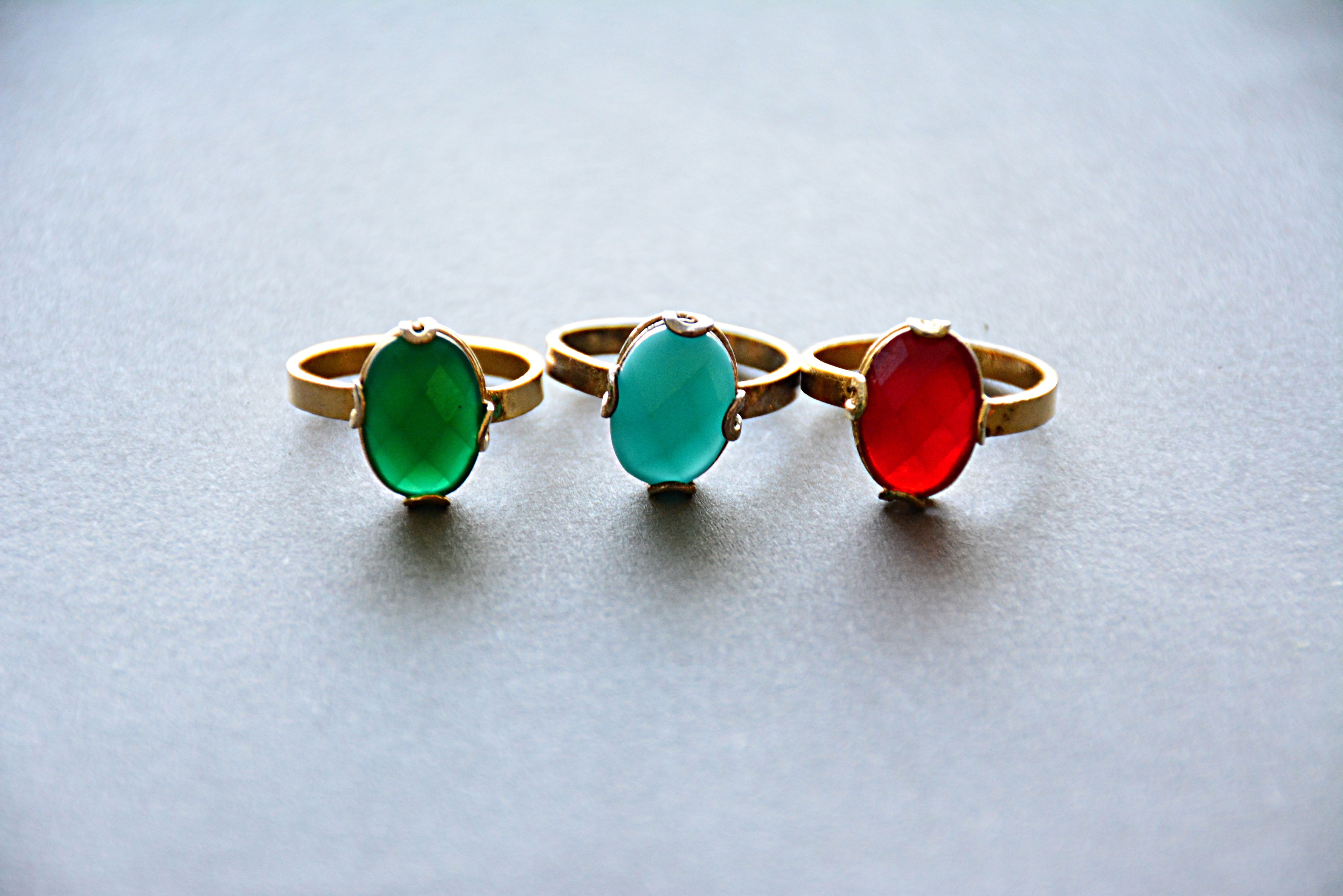4K, copy space, colored, close-up, necklace, sunglasses, gemstone, still life, rings, fashion, luxury, studio shot, group of objects, multi colored, ring, HD Wallpaper