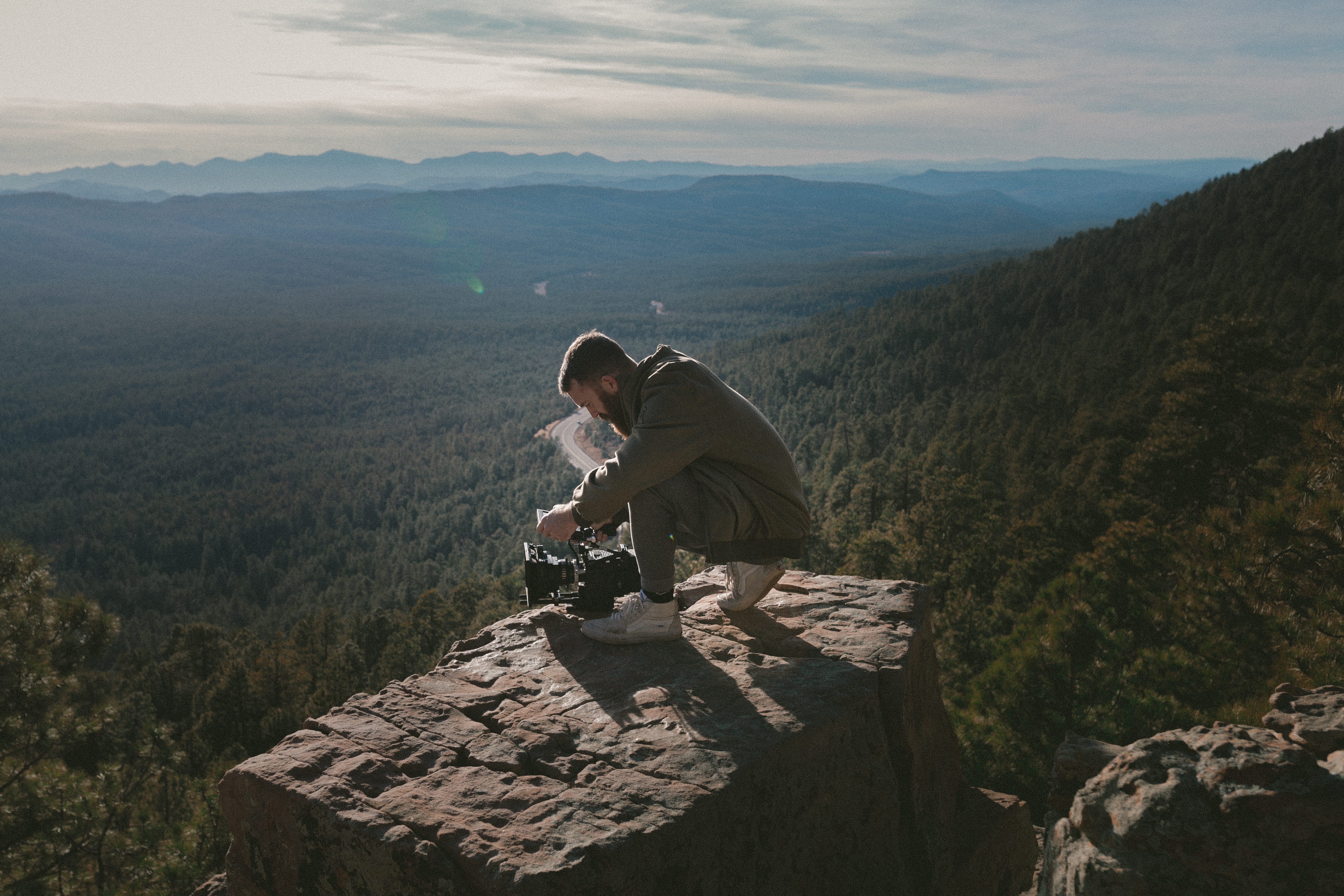 adult, 4K, holding, day, dslr, camera, gray, outdoors, leisure activity, environment, nature, daytime, activity, sunlight, mountain range, hill, ledge, HD Wallpaper