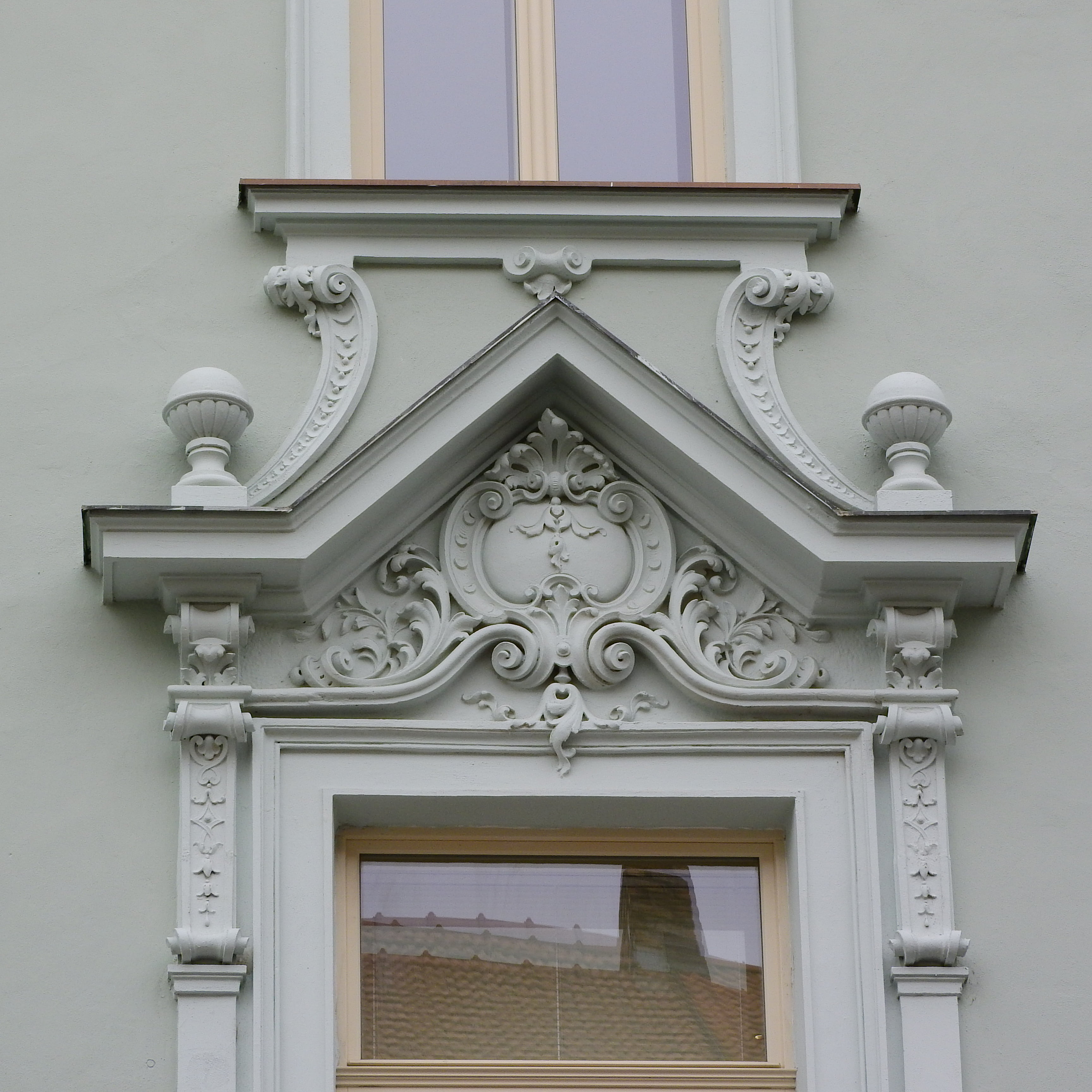 low angle view, carving - craft product, no people, building exterior, day, window, bas relief, outdoors, design, window ledge, art nouveau house, architecture, Phone HD Wallpaper